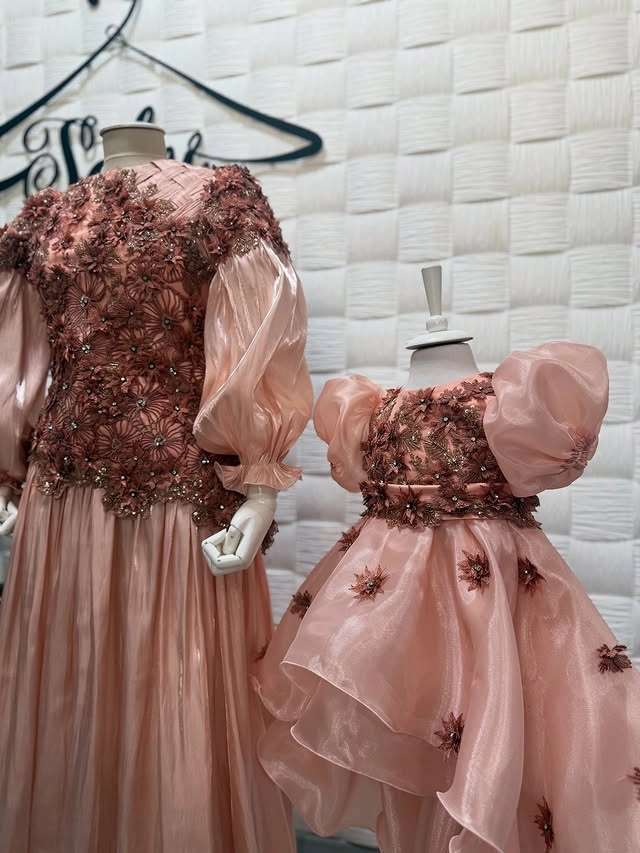 Türkmen fasonlar pombarh fasonlar Fasonlar 2025 fasonlar fason moda modalar Bezen bezen Türkmen fasonlar 2026 Türkmen fasonlar 2025 Türkmen fasonlar 2024 Türkmen fasonlar 2023 turkmenistan türkmenistan turkmen türkmen ashgabat  asgabat aşgabat balkan mary lebap dashoguz dasoguz daşoguz pombarh ponbarhat gulyupek gülýüpek stapel ştapel Gralan Çüýdeşen Abaýa Gadymy Krep Gurultaý 	Keteni Ýüpek Şifon Gipýur Lyon Welwet Atlas Kaşemir Streýç Suzana Ştapel Gülýüpek Pombarh Ýupka Gursakça Aksesuarlar Palto Penjek Okuw eşik Fata Sport eşik Uniforma Nakidka Öýme Şarf kompýuter ýaka ýaglyk Arenda köýnek 2nji el köýnek Taýyn köýnek Matalar Milli lybas milli lybaslar Toý köýnek Toý köýnekler toy koynek toy koynekler gundelik koynekler Gündelik	 
 köýnekler fata koynek Modern taze fason Eskiz koynektm turkmenkoynek türkmenkoynek fason moda moda fasonlar Iş eşik el iş	sada	ýakaly ýakasyz	keşdeli biserli	ýeňli giň nagyşly ýüregi açyk stoýka ýaka ýanly kombinasiýa 	zerli üsti aşak guşakly seçekli gysga ýeňli Şifon Toý köýnek ýakasyz, ýeňli, gysga ýeňli, giň -12, 26-35 Goýy-gyzyl, Gülgüne yaz, tomus, guyz