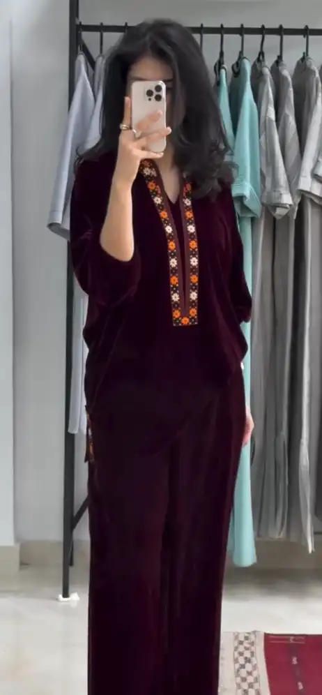 Türkmen fasonlar pombarh fasonlar Fasonlar 2025 fasonlar fason moda modalar Bezen bezen Türkmen fasonlar 2026 Türkmen fasonlar 2025 Türkmen fasonlar 2024 Türkmen fasonlar 2023 turkmenistan türkmenistan turkmen türkmen ashgabat  asgabat aşgabat balkan mary lebap dashoguz dasoguz daşoguz pombarh ponbarhat gulyupek gülýüpek stapel ştapel Gralan Çüýdeşen Abaýa Gadymy Krep Gurultaý 	Keteni Ýüpek Şifon Gipýur Lyon Welwet Atlas Kaşemir Streýç Suzana Ştapel Gülýüpek Pombarh Ýupka Gursakça Aksesuarlar Palto Penjek Okuw eşik Fata Sport eşik Uniforma Nakidka Öýme Şarf kompýuter ýaka ýaglyk Arenda köýnek 2nji el köýnek Taýyn köýnek Matalar Milli lybas milli lybaslar Toý köýnek Toý köýnekler toy koynek toy koynekler gundelik koynekler Gündelik	 
 köýnekler fata koynek Modern taze fason Eskiz koynektm turkmenkoynek türkmenkoynek fason moda moda fasonlar Iş eşik el iş	sada	ýakaly ýakasyz	keşdeli biserli	ýeňli giň nagyşly ýüregi açyk stoýka ýaka ýanly kombinasiýa 	zerli üsti aşak guşakly seçekli gysga ýeňli Panbarhat (Pombarh) Modern ýakaly, gysga ýeňli, giň, üsti aşak 17-25, 26-35 Goýy-gyzyl yaz, tomus, guyz