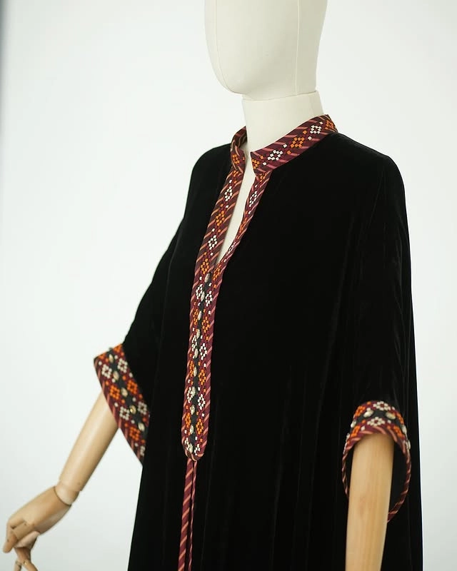 Türkmen fasonlar pombarh fasonlar Fasonlar 2025 fasonlar fason moda modalar Bezen bezen Türkmen fasonlar 2026 Türkmen fasonlar 2025 Türkmen fasonlar 2024 Türkmen fasonlar 2023 turkmenistan türkmenistan turkmen türkmen ashgabat  asgabat aşgabat balkan mary lebap dashoguz dasoguz daşoguz pombarh ponbarhat gulyupek gülýüpek stapel ştapel Gralan Çüýdeşen Abaýa Gadymy Krep Gurultaý 	Keteni Ýüpek Şifon Gipýur Lyon Welwet Atlas Kaşemir Streýç Suzana Ştapel Gülýüpek Pombarh Ýupka Gursakça Aksesuarlar Palto Penjek Okuw eşik Fata Sport eşik Uniforma Nakidka Öýme Şarf kompýuter ýaka ýaglyk Arenda köýnek 2nji el köýnek Taýyn köýnek Matalar Milli lybas milli lybaslar Toý köýnek Toý köýnekler toy koynek toy koynekler gundelik koynekler Gündelik	 
 köýnekler fata koynek Modern taze fason Eskiz koynektm turkmenkoynek türkmenkoynek fason moda moda fasonlar Iş eşik el iş	sada	ýakaly ýakasyz	keşdeli biserli	ýeňli giň nagyşly ýüregi açyk stoýka ýaka ýanly kombinasiýa 	zerli üsti aşak guşakly seçekli gysga ýeňli Panbarhat (Pombarh) Toý köýnek el iş, keşdeli, ýakaly, ýanly, gysga ýeňli, giň, nagyşly 17-25, 26-35 Gara yaz, tomus, guyz Taýyn köýnek