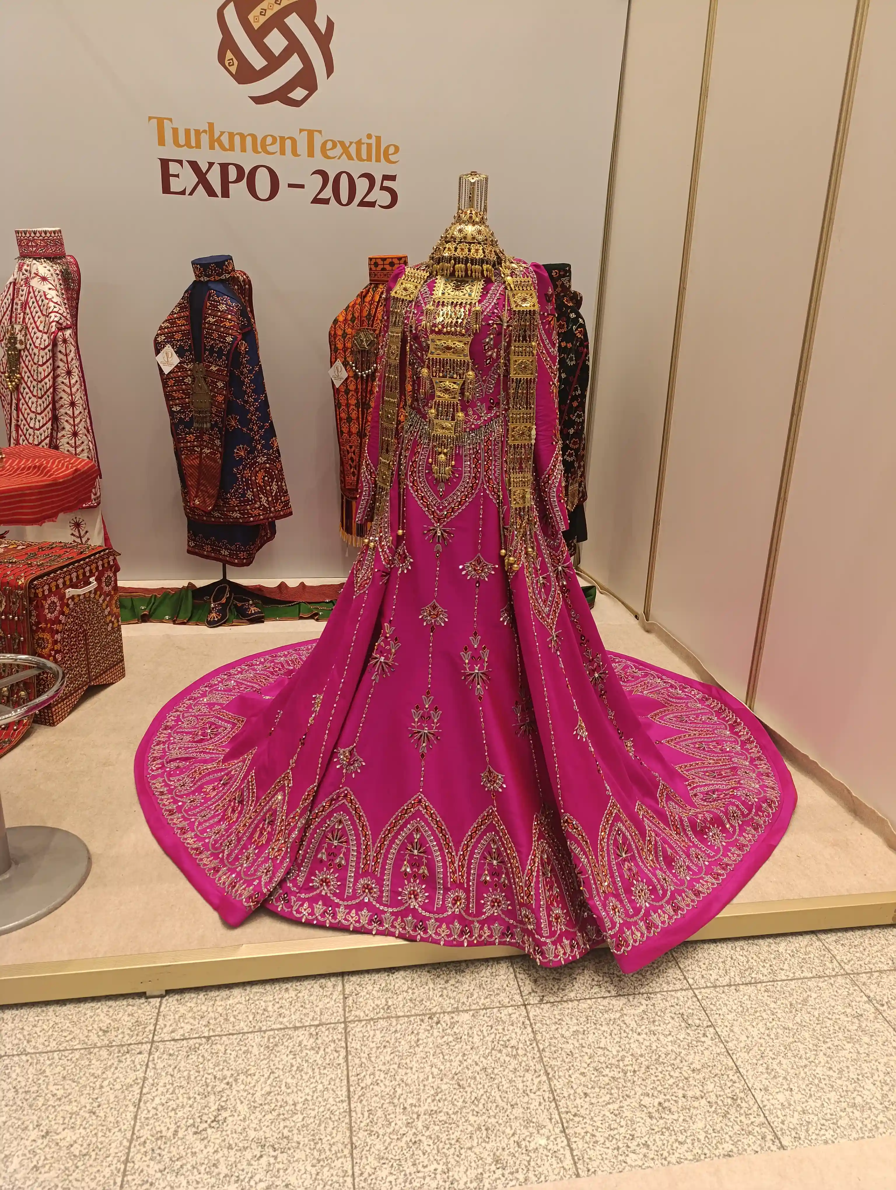 Türkmen fasonlar pombarh fasonlar Fasonlar 2025 fasonlar fason moda modalar Bezen bezen Türkmen fasonlar 2026 Türkmen fasonlar 2025 Türkmen fasonlar 2024 Türkmen fasonlar 2023 turkmenistan türkmenistan turkmen türkmen ashgabat  asgabat aşgabat balkan mary lebap dashoguz dasoguz daşoguz pombarh ponbarhat gulyupek gülýüpek stapel ştapel Gralan Çüýdeşen Abaýa Gadymy Krep Gurultaý 	Keteni Ýüpek Şifon Gipýur Lyon Welwet Atlas Kaşemir Streýç Suzana Ştapel Gülýüpek Pombarh Ýupka Gursakça Aksesuarlar Palto Penjek Okuw eşik Fata Sport eşik Uniforma Nakidka Öýme Şarf kompýuter ýaka ýaglyk Arenda köýnek 2nji el köýnek Taýyn köýnek Matalar Milli lybas milli lybaslar Toý köýnek Toý köýnekler toy koynek toy koynekler gundelik koynekler Gündelik	 
 köýnekler fata koynek Modern taze fason Eskiz koynektm turkmenkoynek türkmenkoynek fason moda moda fasonlar Iş eşik el iş	sada	ýakaly ýakasyz	keşdeli biserli	ýeňli giň nagyşly ýüregi açyk stoýka ýaka ýanly kombinasiýa 	zerli üsti aşak guşakly seçekli gysga ýeňli Şantu Toý köýnek TürkmenTextile Expo 2025 17-25, 26-35 Gülgüne yaz, tomus, guyz