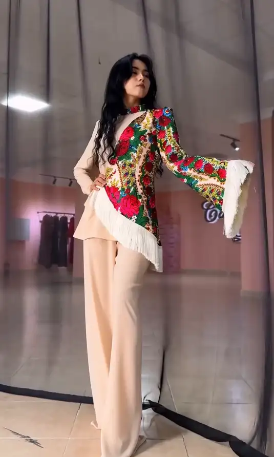 Türkmen fasonlar pombarh fasonlar Fasonlar 2025 fasonlar fason moda modalar Bezen bezen Türkmen fasonlar 2026 Türkmen fasonlar 2025 Türkmen fasonlar 2024 Türkmen fasonlar 2023 turkmenistan türkmenistan turkmen türkmen ashgabat  asgabat aşgabat balkan mary lebap dashoguz dasoguz daşoguz pombarh ponbarhat gulyupek gülýüpek stapel ştapel Gralan Çüýdeşen Abaýa Gadymy Krep Gurultaý 	Keteni Ýüpek Şifon Gipýur Lyon Welwet Atlas Kaşemir Streýç Suzana Ştapel Gülýüpek Pombarh Ýupka Gursakça Aksesuarlar Palto Penjek Okuw eşik Fata Sport eşik Uniforma Nakidka Öýme Şarf kompýuter ýaka ýaglyk Arenda köýnek 2nji el köýnek Taýyn köýnek Matalar Milli lybas milli lybaslar Toý köýnek Toý köýnekler toy koynek toy koynekler gundelik koynekler Gündelik	 
 köýnekler fata koynek Modern taze fason Eskiz koynektm turkmenkoynek türkmenkoynek fason moda moda fasonlar Iş eşik el iş	sada	ýakaly ýakasyz	keşdeli biserli	ýeňli giň nagyşly ýüregi açyk stoýka ýaka ýanly kombinasiýa 	zerli üsti aşak guşakly seçekli gysga ýeňli Modern el iş, ýakasyz, ýeňli, giň, kombinasiýa, üsti aşak 17-25, 26-35 Bežewyý, Goýy-gyzyl yaz, tomus, guyz