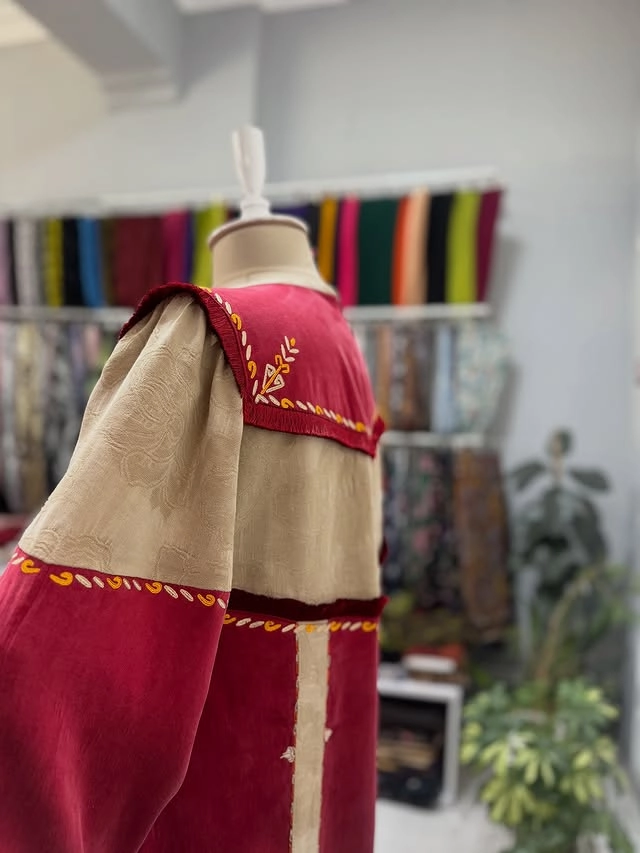 Türkmen fasonlar pombarh fasonlar Fasonlar 2025 fasonlar fason moda modalar Bezen bezen Türkmen fasonlar 2026 Türkmen fasonlar 2025 Türkmen fasonlar 2024 Türkmen fasonlar 2023 turkmenistan türkmenistan turkmen türkmen ashgabat  asgabat aşgabat balkan mary lebap dashoguz dasoguz daşoguz pombarh ponbarhat gulyupek gülýüpek stapel ştapel Gralan Çüýdeşen Abaýa Gadymy Krep Gurultaý 	Keteni Ýüpek Şifon Gipýur Lyon Welwet Atlas Kaşemir Streýç Suzana Ştapel Gülýüpek Pombarh Ýupka Gursakça Aksesuarlar Palto Penjek Okuw eşik Fata Sport eşik Uniforma Nakidka Öýme Şarf kompýuter ýaka ýaglyk Arenda köýnek 2nji el köýnek Taýyn köýnek Matalar Milli lybas milli lybaslar Toý köýnek Toý köýnekler toy koynek toy koynekler gundelik koynekler Gündelik	 
 köýnekler fata koynek Modern taze fason Eskiz koynektm turkmenkoynek türkmenkoynek fason moda moda fasonlar Iş eşik el iş	sada	ýakaly ýakasyz	keşdeli biserli	ýeňli giň nagyşly ýüregi açyk stoýka ýaka ýanly kombinasiýa 	zerli üsti aşak guşakly seçekli gysga ýeňli 