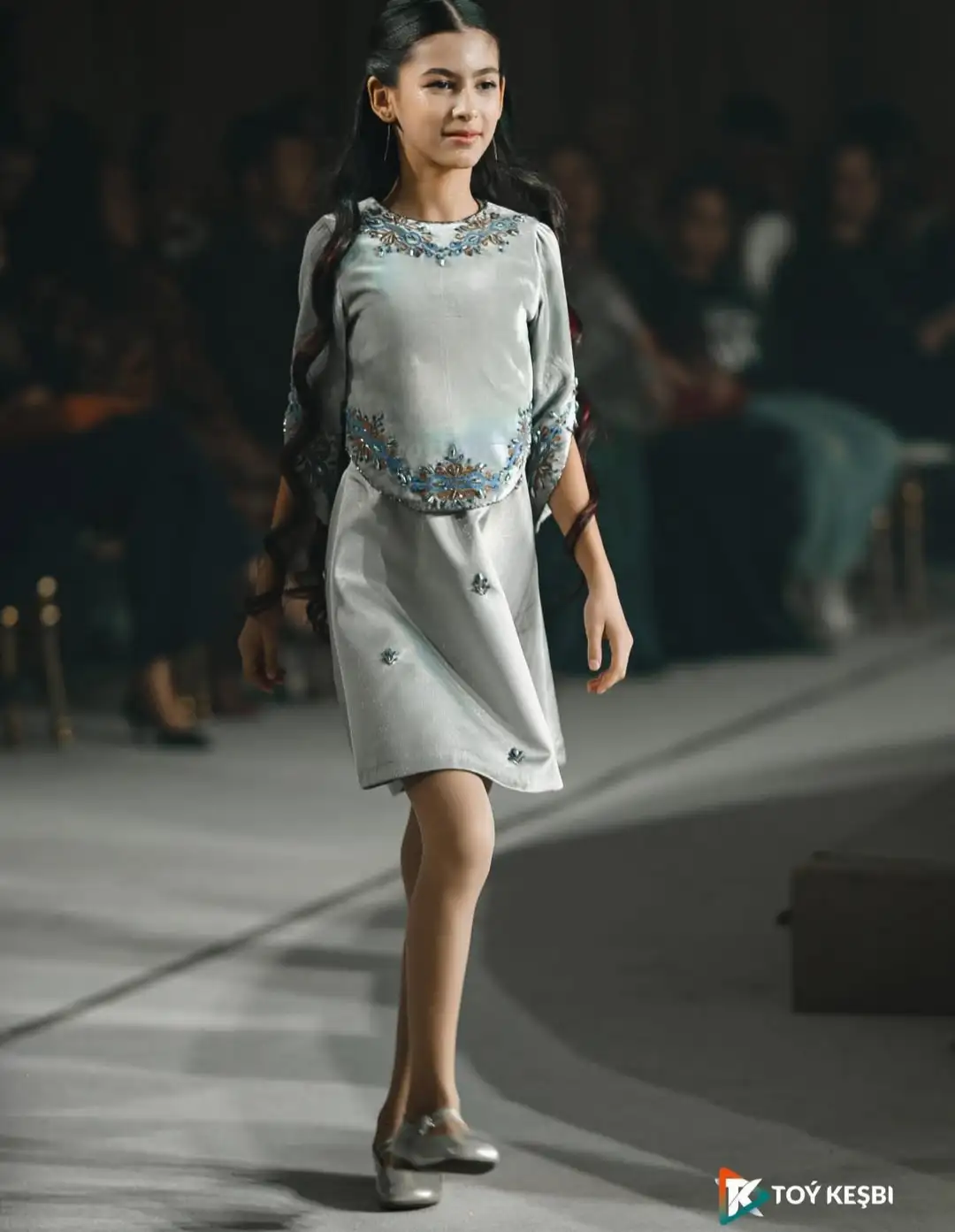 Türkmen fasonlar pombarh fasonlar Fasonlar 2025 fasonlar fason moda modalar Bezen bezen Türkmen fasonlar 2026 Türkmen fasonlar 2025 Türkmen fasonlar 2024 Türkmen fasonlar 2023 turkmenistan türkmenistan turkmen türkmen ashgabat  asgabat aşgabat balkan mary lebap dashoguz dasoguz daşoguz pombarh ponbarhat gulyupek gülýüpek stapel ştapel Gralan Çüýdeşen Abaýa Gadymy Krep Gurultaý 	Keteni Ýüpek Şifon Gipýur Lyon Welwet Atlas Kaşemir Streýç Suzana Ştapel Gülýüpek Pombarh Ýupka Gursakça Aksesuarlar Palto Penjek Okuw eşik Fata Sport eşik Uniforma Nakidka Öýme Şarf kompýuter ýaka ýaglyk Arenda köýnek 2nji el köýnek Taýyn köýnek Matalar Milli lybas milli lybaslar Toý köýnek Toý köýnekler toy koynek toy koynekler gundelik koynekler Gündelik	 
 köýnekler fata koynek Modern taze fason Eskiz koynektm turkmenkoynek türkmenkoynek fason moda moda fasonlar Iş eşik el iş	sada	ýakaly ýakasyz	keşdeli biserli	ýeňli giň nagyşly ýüregi açyk stoýka ýaka ýanly kombinasiýa 	zerli üsti aşak guşakly seçekli gysga ýeňli 