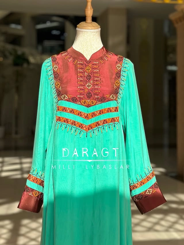 Türkmen fasonlar pombarh fasonlar Fasonlar 2025 fasonlar fason moda modalar Bezen bezen Türkmen fasonlar 2026 Türkmen fasonlar 2025 Türkmen fasonlar 2024 Türkmen fasonlar 2023 turkmenistan türkmenistan turkmen türkmen ashgabat  asgabat aşgabat balkan mary lebap dashoguz dasoguz daşoguz pombarh ponbarhat gulyupek gülýüpek stapel ştapel Gralan Çüýdeşen Abaýa Gadymy Krep Gurultaý 	Keteni Ýüpek Şifon Gipýur Lyon Welwet Atlas Kaşemir Streýç Suzana Ştapel Gülýüpek Pombarh Ýupka Gursakça Aksesuarlar Palto Penjek Okuw eşik Fata Sport eşik Uniforma Nakidka Öýme Şarf kompýuter ýaka ýaglyk Arenda köýnek 2nji el köýnek Taýyn köýnek Matalar Milli lybas milli lybaslar Toý köýnek Toý köýnekler toy koynek toy koynekler gundelik koynekler Gündelik	 
 köýnekler fata koynek Modern taze fason Eskiz koynektm turkmenkoynek türkmenkoynek fason moda moda fasonlar Iş eşik el iş	sada	ýakaly ýakasyz	keşdeli biserli	ýeňli giň nagyşly ýüregi açyk stoýka ýaka ýanly kombinasiýa 	zerli üsti aşak guşakly seçekli gysga ýeňli Gülýüpek Milli lybas el iş, keşdeli, ýakaly, ýeňli, giň, nagyşly 26-35 Goýy-gyzyl, Ýaşyl yaz, tomus, guyz