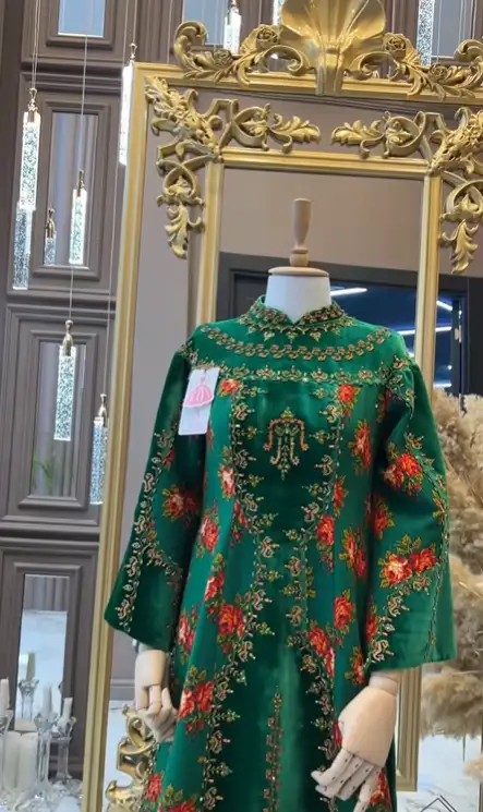 Türkmen fasonlar pombarh fasonlar Fasonlar 2025 fasonlar fason moda modalar Bezen bezen Türkmen fasonlar 2026 Türkmen fasonlar 2025 Türkmen fasonlar 2024 Türkmen fasonlar 2023 turkmenistan türkmenistan turkmen türkmen ashgabat  asgabat aşgabat balkan mary lebap dashoguz dasoguz daşoguz pombarh ponbarhat gulyupek gülýüpek stapel ştapel Gralan Çüýdeşen Abaýa Gadymy Krep Gurultaý 	Keteni Ýüpek Şifon Gipýur Lyon Welwet Atlas Kaşemir Streýç Suzana Ştapel Gülýüpek Pombarh Ýupka Gursakça Aksesuarlar Palto Penjek Okuw eşik Fata Sport eşik Uniforma Nakidka Öýme Şarf kompýuter ýaka ýaglyk Arenda köýnek 2nji el köýnek Taýyn köýnek Matalar Milli lybas milli lybaslar Toý köýnek Toý köýnekler toy koynek toy koynekler gundelik koynekler Gündelik	 
 köýnekler fata koynek Modern taze fason Eskiz koynektm turkmenkoynek türkmenkoynek fason moda moda fasonlar Iş eşik el iş	sada	ýakaly ýakasyz	keşdeli biserli	ýeňli giň nagyşly ýüregi açyk stoýka ýaka ýanly kombinasiýa 	zerli üsti aşak guşakly seçekli gysga ýeňli Panbarhat (Pombarh) Toý köýnek, Milli lybas el iş, keşdeli, ýakaly, biserli, ýeňli, stoýka ýaka, nagyşly 12-16, 17-25, 26-35 Goýy-ýaşyl