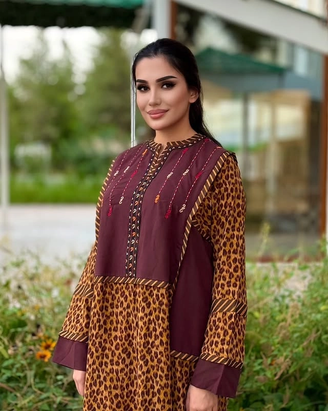 Türkmen fasonlar pombarh fasonlar Fasonlar 2025 fasonlar fason moda modalar Bezen bezen Türkmen fasonlar 2026 Türkmen fasonlar 2025 Türkmen fasonlar 2024 Türkmen fasonlar 2023 turkmenistan türkmenistan turkmen türkmen ashgabat  asgabat aşgabat balkan mary lebap dashoguz dasoguz daşoguz pombarh ponbarhat gulyupek gülýüpek stapel ştapel Gralan Çüýdeşen Abaýa Gadymy Krep Gurultaý 	Keteni Ýüpek Şifon Gipýur Lyon Welwet Atlas Kaşemir Streýç Suzana Ştapel Gülýüpek Pombarh Ýupka Gursakça Aksesuarlar Palto Penjek Okuw eşik Fata Sport eşik Uniforma Nakidka Öýme Şarf kompýuter ýaka ýaglyk Arenda köýnek 2nji el köýnek Taýyn köýnek Matalar Milli lybas milli lybaslar Toý köýnek Toý köýnekler toy koynek toy koynekler gundelik koynekler Gündelik	 
 köýnekler fata koynek Modern taze fason Eskiz koynektm turkmenkoynek türkmenkoynek fason moda moda fasonlar Iş eşik el iş	sada	ýakaly ýakasyz	keşdeli biserli	ýeňli giň nagyşly ýüregi açyk stoýka ýaka ýanly kombinasiýa 	zerli üsti aşak guşakly seçekli gysga ýeňli Ştapel, Ipeker Milli lybas el iş, keşdeli, ýakaly, ýeňli, giň 17-25, 26-35 Goýy-gyzyl, Mämişi yaz, tomus, guyz, gysh