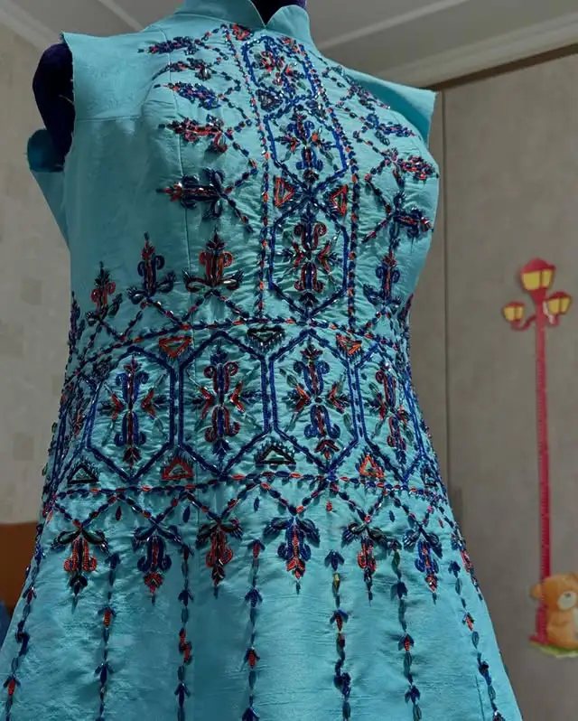 Türkmen fasonlar pombarh fasonlar Fasonlar 2025 fasonlar fason moda modalar Bezen bezen Türkmen fasonlar 2026 Türkmen fasonlar 2025 Türkmen fasonlar 2024 Türkmen fasonlar 2023 turkmenistan türkmenistan turkmen türkmen ashgabat  asgabat aşgabat balkan mary lebap dashoguz dasoguz daşoguz pombarh ponbarhat gulyupek gülýüpek stapel ştapel Gralan Çüýdeşen Abaýa Gadymy Krep Gurultaý 	Keteni Ýüpek Şifon Gipýur Lyon Welwet Atlas Kaşemir Streýç Suzana Ştapel Gülýüpek Pombarh Ýupka Gursakça Aksesuarlar Palto Penjek Okuw eşik Fata Sport eşik Uniforma Nakidka Öýme Şarf kompýuter ýaka ýaglyk Arenda köýnek 2nji el köýnek Taýyn köýnek Matalar Milli lybas milli lybaslar Toý köýnek Toý köýnekler toy koynek toy koynekler gundelik koynekler Gündelik	 
 köýnekler fata koynek Modern taze fason Eskiz koynektm turkmenkoynek türkmenkoynek fason moda moda fasonlar Iş eşik el iş	sada	ýakaly ýakasyz	keşdeli biserli	ýeňli giň nagyşly ýüregi açyk stoýka ýaka ýanly kombinasiýa 	zerli üsti aşak guşakly seçekli gysga ýeňli Toý köýnek el iş, keşdeli, ýakasyz, biserli, gysga ýeňli, nagyşly 17-25, 26-35 Gök tomus, guyz