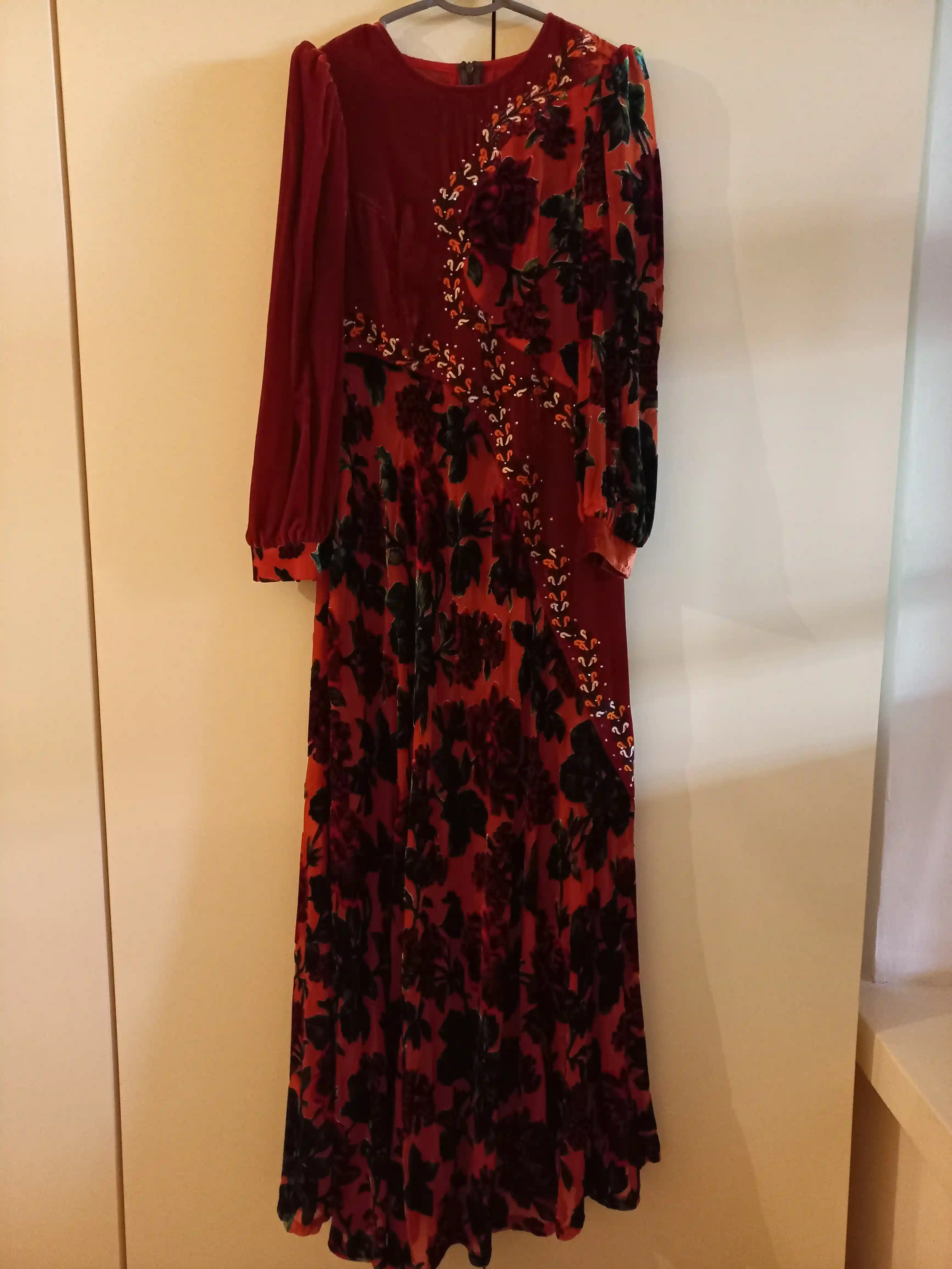 Türkmen fasonlar pombarh fasonlar Fasonlar 2025 fasonlar fason moda modalar Bezen bezen Türkmen fasonlar 2026 Türkmen fasonlar 2025 Türkmen fasonlar 2024 Türkmen fasonlar 2023 turkmenistan türkmenistan turkmen türkmen ashgabat  asgabat aşgabat balkan mary lebap dashoguz dasoguz daşoguz pombarh ponbarhat gulyupek gülýüpek stapel ştapel Gralan Çüýdeşen Abaýa Gadymy Krep Gurultaý 	Keteni Ýüpek Şifon Gipýur Lyon Welwet Atlas Kaşemir Streýç Suzana Ştapel Gülýüpek Pombarh Ýupka Gursakça Aksesuarlar Palto Penjek Okuw eşik Fata Sport eşik Uniforma Nakidka Öýme Şarf kompýuter ýaka ýaglyk Arenda köýnek 2nji el köýnek Taýyn köýnek Matalar Milli lybas milli lybaslar Toý köýnek Toý köýnekler toy koynek toy koynekler gundelik koynekler Gündelik	 
 köýnekler fata koynek Modern taze fason Eskiz koynektm turkmenkoynek türkmenkoynek fason moda moda fasonlar Iş eşik el iş	sada	ýakaly ýakasyz	keşdeli biserli	ýeňli giň nagyşly ýüregi açyk stoýka ýaka ýanly kombinasiýa 	zerli üsti aşak guşakly seçekli gysga ýeňli Panbarhat (Pombarh), Tulky Toý köýnek ýeňli, giň, kombinasiýa, 4 iňňe ýaka 17-25, 26-35 Goýy-gyzyl yaz, tomus, guyz 2nji el