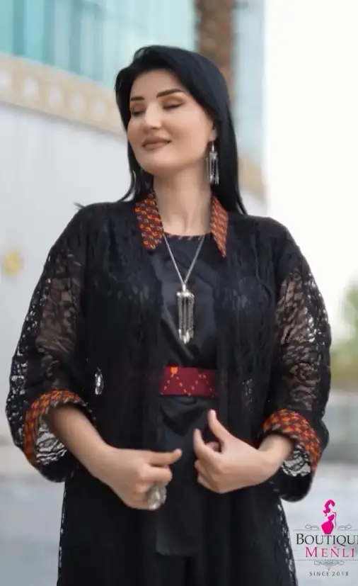 Türkmen fasonlar pombarh fasonlar Fasonlar 2025 fasonlar fason moda modalar Bezen bezen Türkmen fasonlar 2026 Türkmen fasonlar 2025 Türkmen fasonlar 2024 Türkmen fasonlar 2023 turkmenistan türkmenistan turkmen türkmen ashgabat  asgabat aşgabat balkan mary lebap dashoguz dasoguz daşoguz pombarh ponbarhat gulyupek gülýüpek stapel ştapel Gralan Çüýdeşen Abaýa Gadymy Krep Gurultaý 	Keteni Ýüpek Şifon Gipýur Lyon Welwet Atlas Kaşemir Streýç Suzana Ştapel Gülýüpek Pombarh Ýupka Gursakça Aksesuarlar Palto Penjek Okuw eşik Fata Sport eşik Uniforma Nakidka Öýme Şarf kompýuter ýaka ýaglyk Arenda köýnek 2nji el köýnek Taýyn köýnek Matalar Milli lybas milli lybaslar Toý köýnek Toý köýnekler toy koynek toy koynekler gundelik koynekler Gündelik	 
 köýnekler fata koynek Modern taze fason Eskiz koynektm turkmenkoynek türkmenkoynek fason moda moda fasonlar Iş eşik el iş	sada	ýakaly ýakasyz	keşdeli biserli	ýeňli giň nagyşly ýüregi açyk stoýka ýaka ýanly kombinasiýa 	zerli üsti aşak guşakly seçekli gysga ýeňli Gipýur Toý köýnek ýakasyz, gysga ýeňli, giň 17-25, 26-35 Gara yaz, tomus, guyz