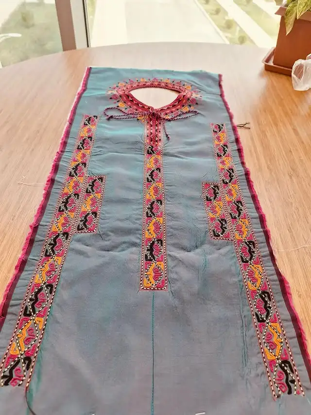 Türkmen fasonlar pombarh fasonlar Fasonlar 2025 fasonlar fason moda modalar Bezen bezen Türkmen fasonlar 2026 Türkmen fasonlar 2025 Türkmen fasonlar 2024 Türkmen fasonlar 2023 turkmenistan türkmenistan turkmen türkmen ashgabat  asgabat aşgabat balkan mary lebap dashoguz dasoguz daşoguz pombarh ponbarhat gulyupek gülýüpek stapel ştapel Gralan Çüýdeşen Abaýa Gadymy Krep Gurultaý 	Keteni Ýüpek Şifon Gipýur Lyon Welwet Atlas Kaşemir Streýç Suzana Ştapel Gülýüpek Pombarh Ýupka Gursakça Aksesuarlar Palto Penjek Okuw eşik Fata Sport eşik Uniforma Nakidka Öýme Şarf kompýuter ýaka ýaglyk Arenda köýnek 2nji el köýnek Taýyn köýnek Matalar Milli lybas milli lybaslar Toý köýnek Toý köýnekler toy koynek toy koynekler gundelik koynekler Gündelik	 
 köýnekler fata koynek Modern taze fason Eskiz koynektm turkmenkoynek türkmenkoynek fason moda moda fasonlar Iş eşik el iş	sada	ýakaly ýakasyz	keşdeli biserli	ýeňli giň nagyşly ýüregi açyk stoýka ýaka ýanly kombinasiýa 	zerli üsti aşak guşakly seçekli gysga ýeňli 