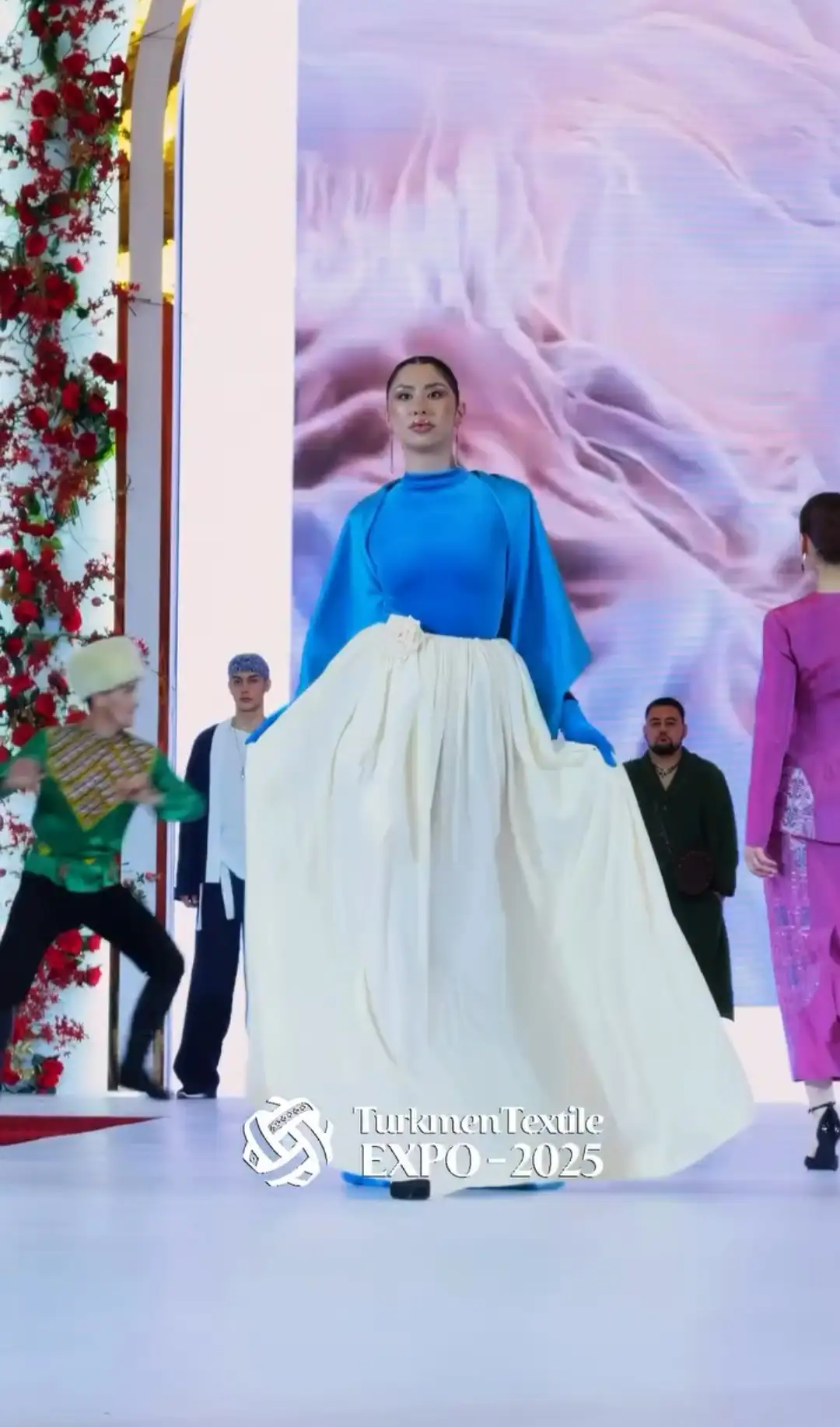 Türkmen fasonlar pombarh fasonlar Fasonlar 2025 fasonlar fason moda modalar Bezen bezen Türkmen fasonlar 2026 Türkmen fasonlar 2025 Türkmen fasonlar 2024 Türkmen fasonlar 2023 turkmenistan türkmenistan turkmen türkmen ashgabat  asgabat aşgabat balkan mary lebap dashoguz dasoguz daşoguz pombarh ponbarhat gulyupek gülýüpek stapel ştapel Gralan Çüýdeşen Abaýa Gadymy Krep Gurultaý 	Keteni Ýüpek Şifon Gipýur Lyon Welwet Atlas Kaşemir Streýç Suzana Ştapel Gülýüpek Pombarh Ýupka Gursakça Aksesuarlar Palto Penjek Okuw eşik Fata Sport eşik Uniforma Nakidka Öýme Şarf kompýuter ýaka ýaglyk Arenda köýnek 2nji el köýnek Taýyn köýnek Matalar Milli lybas milli lybaslar Toý köýnek Toý köýnekler toy koynek toy koynekler gundelik koynekler Gündelik	 
 köýnekler fata koynek Modern taze fason Eskiz koynektm turkmenkoynek türkmenkoynek fason moda moda fasonlar Iş eşik el iş	sada	ýakaly ýakasyz	keşdeli biserli	ýeňli giň nagyşly ýüregi açyk stoýka ýaka ýanly kombinasiýa 	zerli üsti aşak guşakly seçekli gysga ýeňli Şifon Modern TürkmenTextile Expo 2025 17-25, 26-35 Ak, Gök tomus, guyz