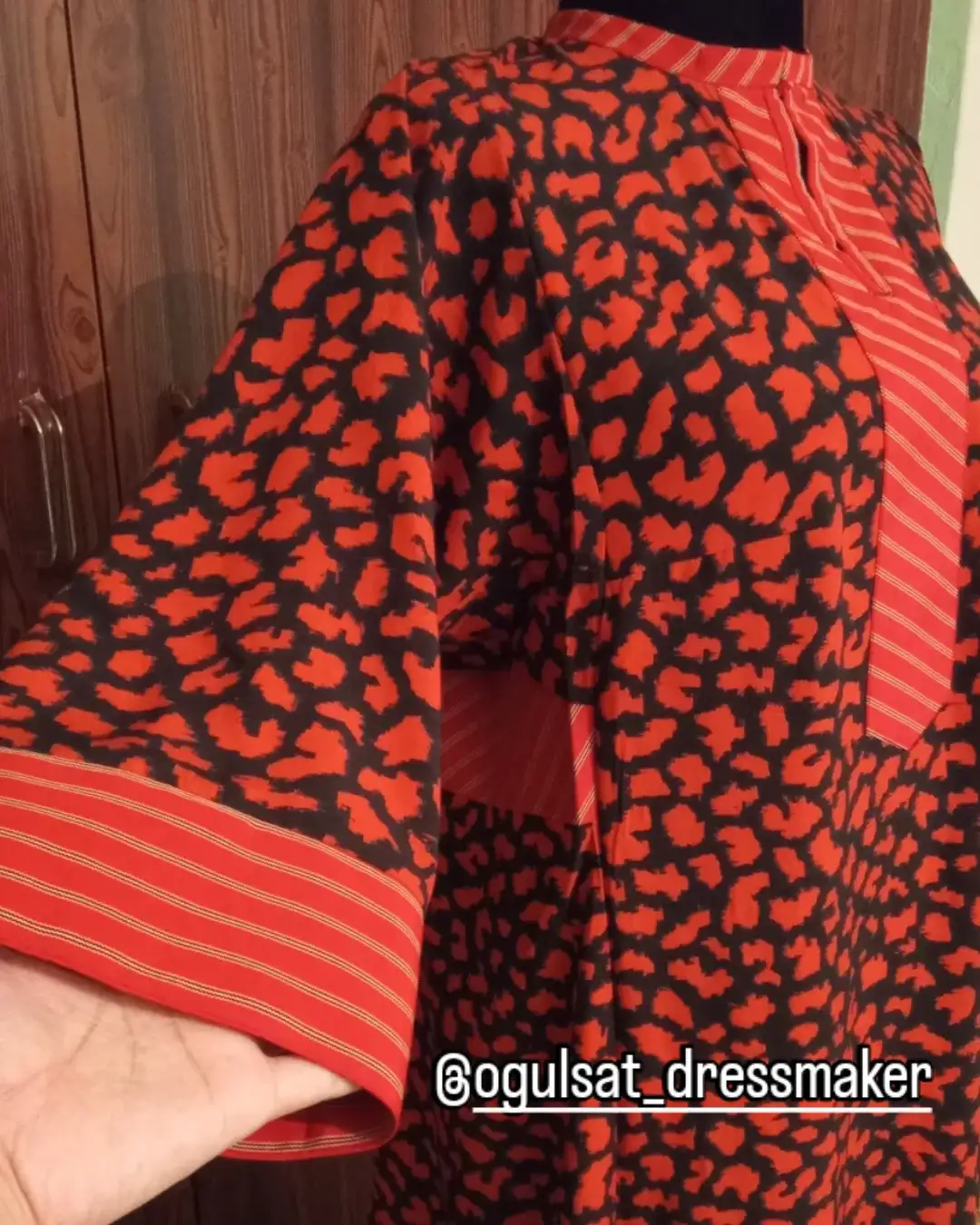 Türkmen fasonlar pombarh fasonlar Fasonlar 2025 fasonlar fason moda modalar Bezen bezen Türkmen fasonlar 2026 Türkmen fasonlar 2025 Türkmen fasonlar 2024 Türkmen fasonlar 2023 turkmenistan türkmenistan turkmen türkmen ashgabat  asgabat aşgabat balkan mary lebap dashoguz dasoguz daşoguz pombarh ponbarhat gulyupek gülýüpek stapel ştapel Gralan Çüýdeşen Abaýa Gadymy Krep Gurultaý 	Keteni Ýüpek Şifon Gipýur Lyon Welwet Atlas Kaşemir Streýç Suzana Ştapel Gülýüpek Pombarh Ýupka Gursakça Aksesuarlar Palto Penjek Okuw eşik Fata Sport eşik Uniforma Nakidka Öýme Şarf kompýuter ýaka ýaglyk Arenda köýnek 2nji el köýnek Taýyn köýnek Matalar Milli lybas milli lybaslar Toý köýnek Toý köýnekler toy koynek toy koynekler gundelik koynekler Gündelik	 
 köýnekler fata koynek Modern taze fason Eskiz koynektm turkmenkoynek türkmenkoynek fason moda moda fasonlar Iş eşik el iş	sada	ýakaly ýakasyz	keşdeli biserli	ýeňli giň nagyşly ýüregi açyk stoýka ýaka ýanly kombinasiýa 	zerli üsti aşak guşakly seçekli gysga ýeňli Keteni, Ýüpek Gündelik, Iş eşik ýanly, ýeňli  Goýy-gyzyl, Gyzyl