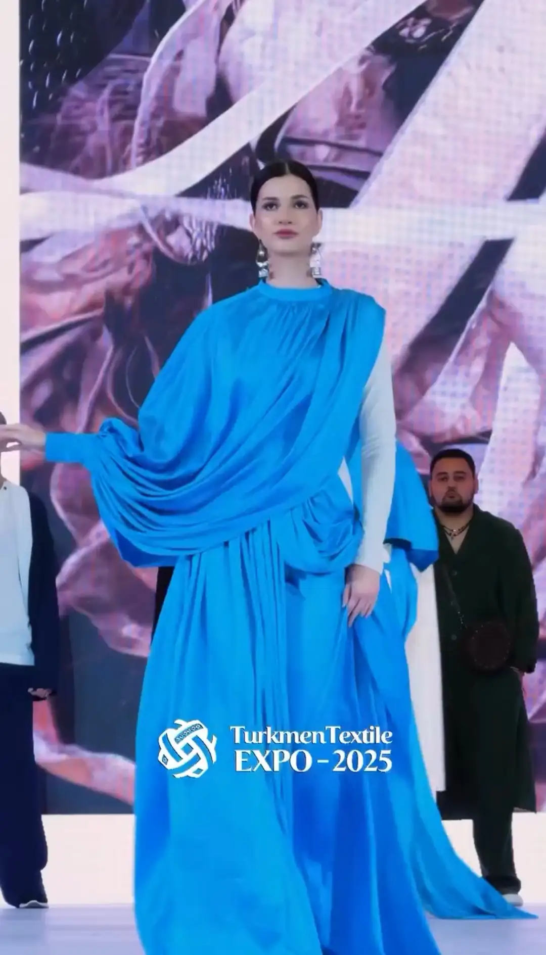 Türkmen fasonlar pombarh fasonlar Fasonlar 2025 fasonlar fason moda modalar Bezen bezen Türkmen fasonlar 2026 Türkmen fasonlar 2025 Türkmen fasonlar 2024 Türkmen fasonlar 2023 turkmenistan türkmenistan turkmen türkmen ashgabat  asgabat aşgabat balkan mary lebap dashoguz dasoguz daşoguz pombarh ponbarhat gulyupek gülýüpek stapel ştapel Gralan Çüýdeşen Abaýa Gadymy Krep Gurultaý 	Keteni Ýüpek Şifon Gipýur Lyon Welwet Atlas Kaşemir Streýç Suzana Ştapel Gülýüpek Pombarh Ýupka Gursakça Aksesuarlar Palto Penjek Okuw eşik Fata Sport eşik Uniforma Nakidka Öýme Şarf kompýuter ýaka ýaglyk Arenda köýnek 2nji el köýnek Taýyn köýnek Matalar Milli lybas milli lybaslar Toý köýnek Toý köýnekler toy koynek toy koynekler gundelik koynekler Gündelik	 
 köýnekler fata koynek Modern taze fason Eskiz koynektm turkmenkoynek türkmenkoynek fason moda moda fasonlar Iş eşik el iş	sada	ýakaly ýakasyz	keşdeli biserli	ýeňli giň nagyşly ýüregi açyk stoýka ýaka ýanly kombinasiýa 	zerli üsti aşak guşakly seçekli gysga ýeňli Modern TürkmenTextile Expo 2025 17-25, 26-35 Ak, Gök tomus, guyz