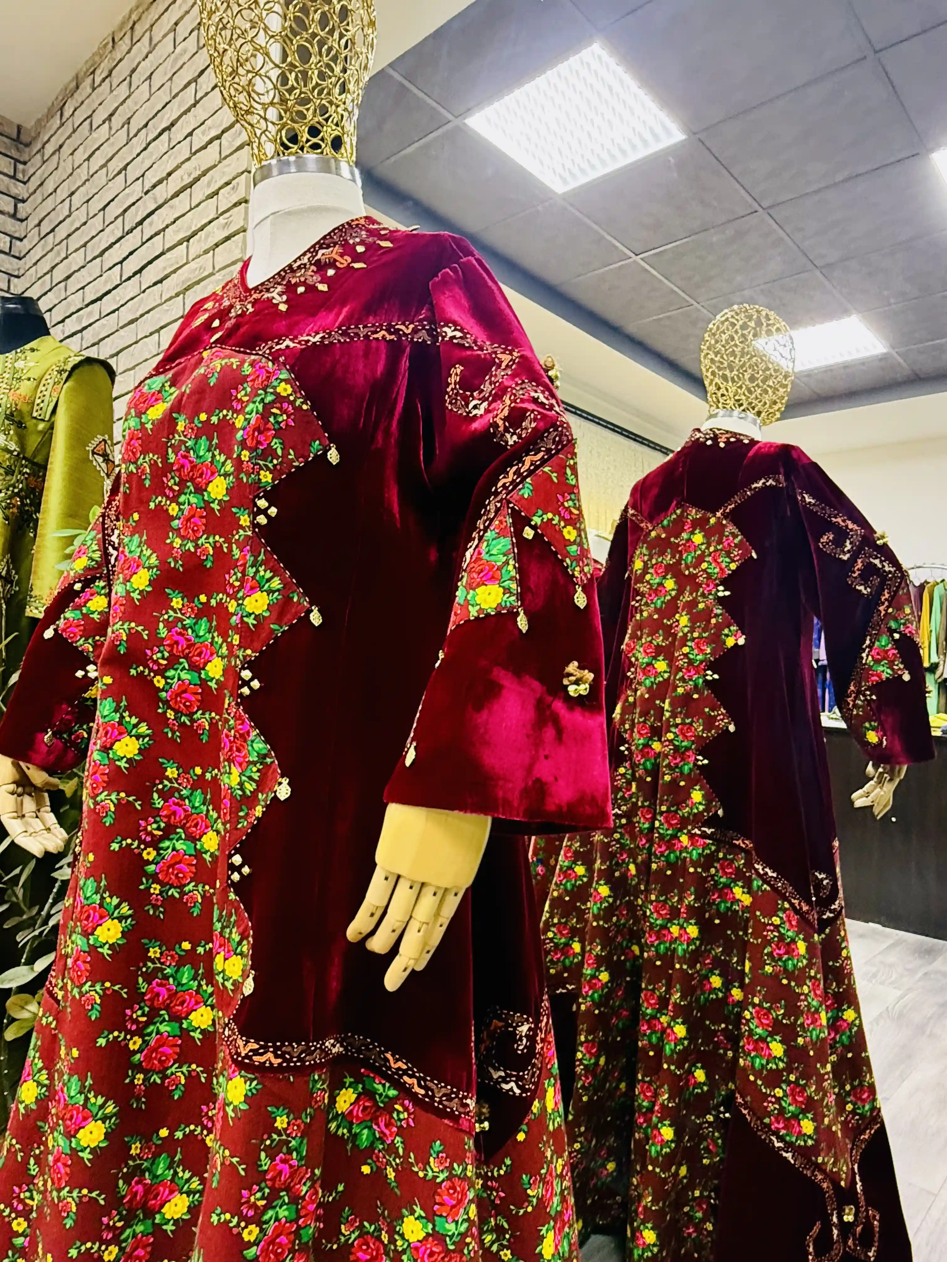 Türkmen fasonlar pombarh fasonlar Fasonlar 2025 fasonlar fason moda modalar Bezen bezen Türkmen fasonlar 2026 Türkmen fasonlar 2025 Türkmen fasonlar 2024 Türkmen fasonlar 2023 turkmenistan türkmenistan turkmen türkmen ashgabat  asgabat aşgabat balkan mary lebap dashoguz dasoguz daşoguz pombarh ponbarhat gulyupek gülýüpek stapel ştapel Gralan Çüýdeşen Abaýa Gadymy Krep Gurultaý 	Keteni Ýüpek Şifon Gipýur Lyon Welwet Atlas Kaşemir Streýç Suzana Ştapel Gülýüpek Pombarh Ýupka Gursakça Aksesuarlar Palto Penjek Okuw eşik Fata Sport eşik Uniforma Nakidka Öýme Şarf kompýuter ýaka ýaglyk Arenda köýnek 2nji el köýnek Taýyn köýnek Matalar Milli lybas milli lybaslar Toý köýnek Toý köýnekler toy koynek toy koynekler gundelik koynekler Gündelik	 
 köýnekler fata koynek Modern taze fason Eskiz koynektm turkmenkoynek türkmenkoynek fason moda moda fasonlar Iş eşik el iş	sada	ýakaly ýakasyz	keşdeli biserli	ýeňli giň nagyşly ýüregi açyk stoýka ýaka ýanly kombinasiýa 	zerli üsti aşak guşakly seçekli gysga ýeňli Panbarhat (Pombarh) Toý köýnek el iş, ýakasyz, ýeňli 17-25, 26-35 Goýy-gyzyl, Gyzyl guyz