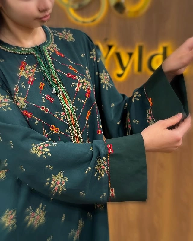 Türkmen fasonlar pombarh fasonlar Fasonlar 2025 fasonlar fason moda modalar Bezen bezen Türkmen fasonlar 2026 Türkmen fasonlar 2025 Türkmen fasonlar 2024 Türkmen fasonlar 2023 turkmenistan türkmenistan turkmen türkmen ashgabat  asgabat aşgabat balkan mary lebap dashoguz dasoguz daşoguz pombarh ponbarhat gulyupek gülýüpek stapel ştapel Gralan Çüýdeşen Abaýa Gadymy Krep Gurultaý 	Keteni Ýüpek Şifon Gipýur Lyon Welwet Atlas Kaşemir Streýç Suzana Ştapel Gülýüpek Pombarh Ýupka Gursakça Aksesuarlar Palto Penjek Okuw eşik Fata Sport eşik Uniforma Nakidka Öýme Şarf kompýuter ýaka ýaglyk Arenda köýnek 2nji el köýnek Taýyn köýnek Matalar Milli lybas milli lybaslar Toý köýnek Toý köýnekler toy koynek toy koynekler gundelik koynekler Gündelik	 
 köýnekler fata koynek Modern taze fason Eskiz koynektm turkmenkoynek türkmenkoynek fason moda moda fasonlar Iş eşik el iş	sada	ýakaly ýakasyz	keşdeli biserli	ýeňli giň nagyşly ýüregi açyk stoýka ýaka ýanly kombinasiýa 	zerli üsti aşak guşakly seçekli gysga ýeňli Toý köýnek, Gündelik el iş, ýakaly, ýeňli, giň 17-25, 26-35 Goýy-gyzyl, Goýy-ýaşyl yaz, tomus