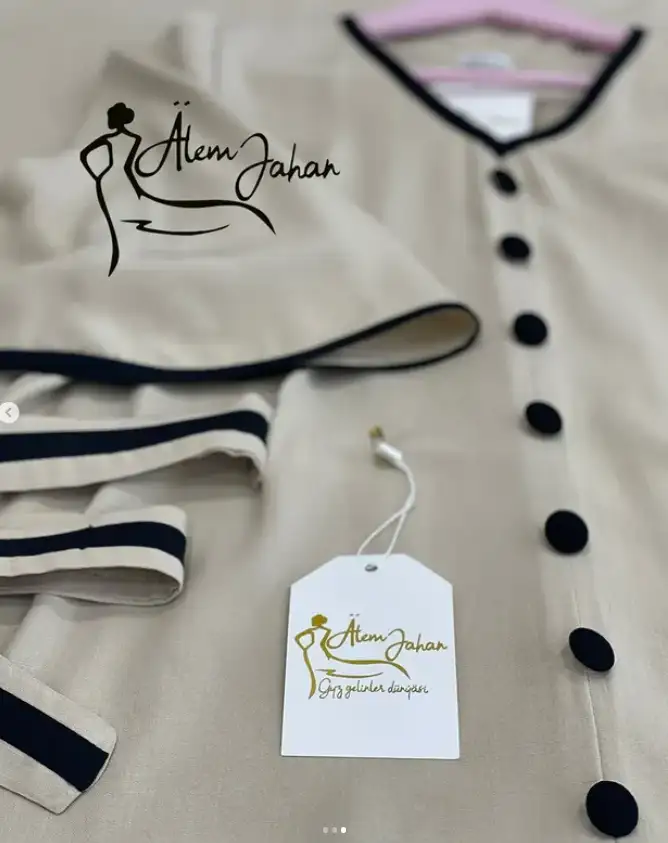 Türkmen fasonlar pombarh fasonlar Fasonlar 2025 fasonlar fason moda modalar Bezen bezen Türkmen fasonlar 2026 Türkmen fasonlar 2025 Türkmen fasonlar 2024 Türkmen fasonlar 2023 turkmenistan türkmenistan turkmen türkmen ashgabat  asgabat aşgabat balkan mary lebap dashoguz dasoguz daşoguz pombarh ponbarhat gulyupek gülýüpek stapel ştapel Gralan Çüýdeşen Abaýa Gadymy Krep Gurultaý 	Keteni Ýüpek Şifon Gipýur Lyon Welwet Atlas Kaşemir Streýç Suzana Ştapel Gülýüpek Pombarh Ýupka Gursakça Aksesuarlar Palto Penjek Okuw eşik Fata Sport eşik Uniforma Nakidka Öýme Şarf kompýuter ýaka ýaglyk Arenda köýnek 2nji el köýnek Taýyn köýnek Matalar Milli lybas milli lybaslar Toý köýnek Toý köýnekler toy koynek toy koynekler gundelik koynekler Gündelik	 
 köýnekler fata koynek Modern taze fason Eskiz koynektm turkmenkoynek türkmenkoynek fason moda moda fasonlar Iş eşik el iş	sada	ýakaly ýakasyz	keşdeli biserli	ýeňli giň nagyşly ýüregi açyk stoýka ýaka ýanly kombinasiýa 	zerli üsti aşak guşakly seçekli gysga ýeňli Ştapel Gündelik ýakasyz, gysga ýeňli, giň 17-25, 26-35 Bežewyý yaz, tomus, guyz Taýyn köýnek