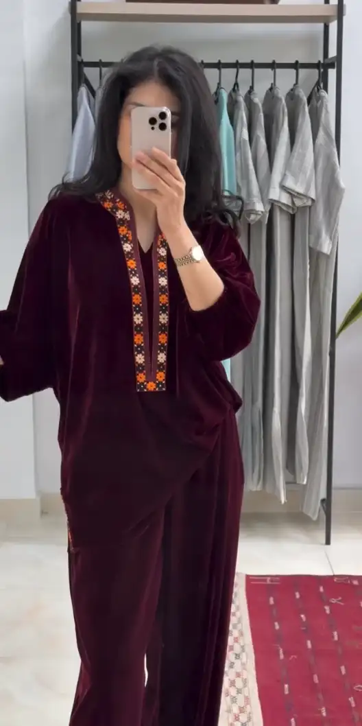 Türkmen fasonlar pombarh fasonlar Fasonlar 2025 fasonlar fason moda modalar Bezen bezen Türkmen fasonlar 2026 Türkmen fasonlar 2025 Türkmen fasonlar 2024 Türkmen fasonlar 2023 turkmenistan türkmenistan turkmen türkmen ashgabat  asgabat aşgabat balkan mary lebap dashoguz dasoguz daşoguz pombarh ponbarhat gulyupek gülýüpek stapel ştapel Gralan Çüýdeşen Abaýa Gadymy Krep Gurultaý 	Keteni Ýüpek Şifon Gipýur Lyon Welwet Atlas Kaşemir Streýç Suzana Ştapel Gülýüpek Pombarh Ýupka Gursakça Aksesuarlar Palto Penjek Okuw eşik Fata Sport eşik Uniforma Nakidka Öýme Şarf kompýuter ýaka ýaglyk Arenda köýnek 2nji el köýnek Taýyn köýnek Matalar Milli lybas milli lybaslar Toý köýnek Toý köýnekler toy koynek toy koynekler gundelik koynekler Gündelik	 
 köýnekler fata koynek Modern taze fason Eskiz koynektm turkmenkoynek türkmenkoynek fason moda moda fasonlar Iş eşik el iş	sada	ýakaly ýakasyz	keşdeli biserli	ýeňli giň nagyşly ýüregi açyk stoýka ýaka ýanly kombinasiýa 	zerli üsti aşak guşakly seçekli gysga ýeňli Panbarhat (Pombarh) Modern ýakaly, gysga ýeňli, giň, üsti aşak 17-25, 26-35 Goýy-gyzyl yaz, tomus, guyz