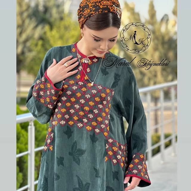 Türkmen fasonlar pombarh fasonlar Fasonlar 2025 fasonlar fason moda modalar Bezen bezen Türkmen fasonlar 2026 Türkmen fasonlar 2025 Türkmen fasonlar 2024 Türkmen fasonlar 2023 turkmenistan türkmenistan turkmen türkmen ashgabat  asgabat aşgabat balkan mary lebap dashoguz dasoguz daşoguz pombarh ponbarhat gulyupek gülýüpek stapel ştapel Gralan Çüýdeşen Abaýa Gadymy Krep Gurultaý 	Keteni Ýüpek Şifon Gipýur Lyon Welwet Atlas Kaşemir Streýç Suzana Ştapel Gülýüpek Pombarh Ýupka Gursakça Aksesuarlar Palto Penjek Okuw eşik Fata Sport eşik Uniforma Nakidka Öýme Şarf kompýuter ýaka ýaglyk Arenda köýnek 2nji el köýnek Taýyn köýnek Matalar Milli lybas milli lybaslar Toý köýnek Toý köýnekler toy koynek toy koynekler gundelik koynekler Gündelik	 
 köýnekler fata koynek Modern taze fason Eskiz koynektm turkmenkoynek türkmenkoynek fason moda moda fasonlar Iş eşik el iş	sada	ýakaly ýakasyz	keşdeli biserli	ýeňli giň nagyşly ýüregi açyk stoýka ýaka ýanly kombinasiýa 	zerli üsti aşak guşakly seçekli gysga ýeňli Gülýüpek Toý köýnek, Milli lybas el iş, keşdeli, ýanly, ýeňli, giň, nagyşly 17-25, 26-35 Goýy-ýaşyl yaz, tomus, guyz