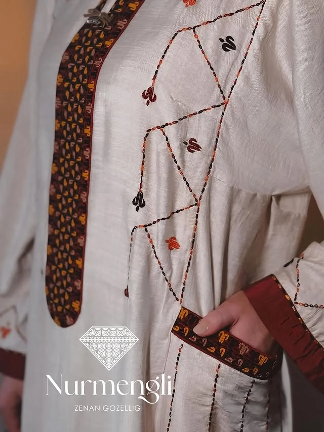 Türkmen fasonlar pombarh fasonlar Fasonlar 2025 fasonlar fason moda modalar Bezen bezen Türkmen fasonlar 2026 Türkmen fasonlar 2025 Türkmen fasonlar 2024 Türkmen fasonlar 2023 turkmenistan türkmenistan turkmen türkmen ashgabat  asgabat aşgabat balkan mary lebap dashoguz dasoguz daşoguz pombarh ponbarhat gulyupek gülýüpek stapel ştapel Gralan Çüýdeşen Abaýa Gadymy Krep Gurultaý 	Keteni Ýüpek Şifon Gipýur Lyon Welwet Atlas Kaşemir Streýç Suzana Ştapel Gülýüpek Pombarh Ýupka Gursakça Aksesuarlar Palto Penjek Okuw eşik Fata Sport eşik Uniforma Nakidka Öýme Şarf kompýuter ýaka ýaglyk Arenda köýnek 2nji el köýnek Taýyn köýnek Matalar Milli lybas milli lybaslar Toý köýnek Toý köýnekler toy koynek toy koynekler gundelik koynekler Gündelik	 
 köýnekler fata koynek Modern taze fason Eskiz koynektm turkmenkoynek türkmenkoynek fason moda moda fasonlar Iş eşik el iş	sada	ýakaly ýakasyz	keşdeli biserli	ýeňli giň nagyşly ýüregi açyk stoýka ýaka ýanly kombinasiýa 	zerli üsti aşak guşakly seçekli gysga ýeňli 