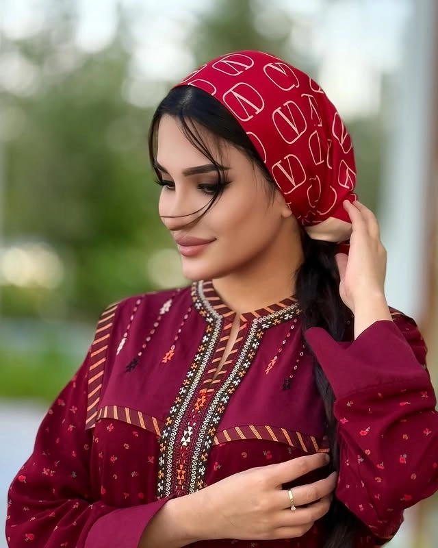 Türkmen fasonlar pombarh fasonlar Fasonlar 2025 fasonlar fason moda modalar Bezen bezen Türkmen fasonlar 2026 Türkmen fasonlar 2025 Türkmen fasonlar 2024 Türkmen fasonlar 2023 turkmenistan türkmenistan turkmen türkmen ashgabat  asgabat aşgabat balkan mary lebap dashoguz dasoguz daşoguz pombarh ponbarhat gulyupek gülýüpek stapel ştapel Gralan Çüýdeşen Abaýa Gadymy Krep Gurultaý 	Keteni Ýüpek Şifon Gipýur Lyon Welwet Atlas Kaşemir Streýç Suzana Ştapel Gülýüpek Pombarh Ýupka Gursakça Aksesuarlar Palto Penjek Okuw eşik Fata Sport eşik Uniforma Nakidka Öýme Şarf kompýuter ýaka ýaglyk Arenda köýnek 2nji el köýnek Taýyn köýnek Matalar Milli lybas milli lybaslar Toý köýnek Toý köýnekler toy koynek toy koynekler gundelik koynekler Gündelik	 
 köýnekler fata koynek Modern taze fason Eskiz koynektm turkmenkoynek türkmenkoynek fason moda moda fasonlar Iş eşik el iş	sada	ýakaly ýakasyz	keşdeli biserli	ýeňli giň nagyşly ýüregi açyk stoýka ýaka ýanly kombinasiýa 	zerli üsti aşak guşakly seçekli gysga ýeňli Gyzyl