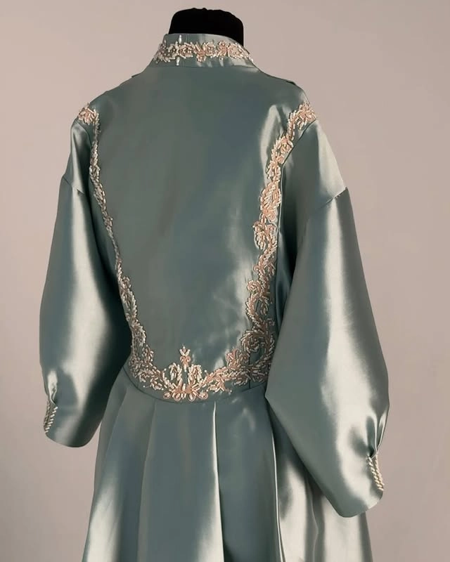 Türkmen fasonlar pombarh fasonlar Fasonlar 2025 fasonlar fason moda modalar Bezen bezen Türkmen fasonlar 2026 Türkmen fasonlar 2025 Türkmen fasonlar 2024 Türkmen fasonlar 2023 turkmenistan türkmenistan turkmen türkmen ashgabat  asgabat aşgabat balkan mary lebap dashoguz dasoguz daşoguz pombarh ponbarhat gulyupek gülýüpek stapel ştapel Gralan Çüýdeşen Abaýa Gadymy Krep Gurultaý 	Keteni Ýüpek Şifon Gipýur Lyon Welwet Atlas Kaşemir Streýç Suzana Ştapel Gülýüpek Pombarh Ýupka Gursakça Aksesuarlar Palto Penjek Okuw eşik Fata Sport eşik Uniforma Nakidka Öýme Şarf kompýuter ýaka ýaglyk Arenda köýnek 2nji el köýnek Taýyn köýnek Matalar Milli lybas milli lybaslar Toý köýnek Toý köýnekler toy koynek toy koynekler gundelik koynekler Gündelik	 
 köýnekler fata koynek Modern taze fason Eskiz koynektm turkmenkoynek türkmenkoynek fason moda moda fasonlar Iş eşik el iş	sada	ýakaly ýakasyz	keşdeli biserli	ýeňli giň nagyşly ýüregi açyk stoýka ýaka ýanly kombinasiýa 	zerli üsti aşak guşakly seçekli gysga ýeňli Şifon, Şantu Modern el iş, ýakasyz, biserli, ýüregi açyk, gysga ýeňli, giň, guşakly, stoýka ýaka 17-25, 26-35 Gök, Ýaşyl yaz, tomus, guyz