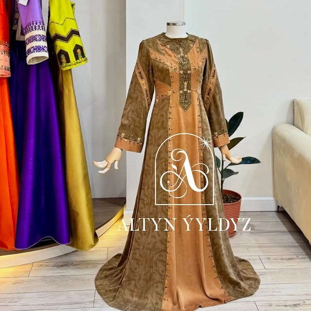 Türkmen fasonlar pombarh fasonlar Fasonlar 2025 fasonlar fason moda modalar Bezen bezen Türkmen fasonlar 2026 Türkmen fasonlar 2025 Türkmen fasonlar 2024 Türkmen fasonlar 2023 turkmenistan türkmenistan turkmen türkmen ashgabat  asgabat aşgabat balkan mary lebap dashoguz dasoguz daşoguz pombarh ponbarhat gulyupek gülýüpek stapel ştapel Gralan Çüýdeşen Abaýa Gadymy Krep Gurultaý 	Keteni Ýüpek Şifon Gipýur Lyon Welwet Atlas Kaşemir Streýç Suzana Ştapel Gülýüpek Pombarh Ýupka Gursakça Aksesuarlar Palto Penjek Okuw eşik Fata Sport eşik Uniforma Nakidka Öýme Şarf kompýuter ýaka ýaglyk Arenda köýnek 2nji el köýnek Taýyn köýnek Matalar Milli lybas milli lybaslar Toý köýnek Toý köýnekler toy koynek toy koynekler gundelik koynekler Gündelik	 
 köýnekler fata koynek Modern taze fason Eskiz koynektm turkmenkoynek türkmenkoynek fason moda moda fasonlar Iş eşik el iş	sada	ýakaly ýakasyz	keşdeli biserli	ýeňli giň nagyşly ýüregi açyk stoýka ýaka ýanly kombinasiýa 	zerli üsti aşak guşakly seçekli gysga ýeňli Ýüpek, Panbarhat (Pombarh) Toý köýnek el iş, keşdeli, ýakaly, biserli, ýeňli, kombinasiýa, nagyşly 26-35, 35+ Goňur yaz, tomus, guyz