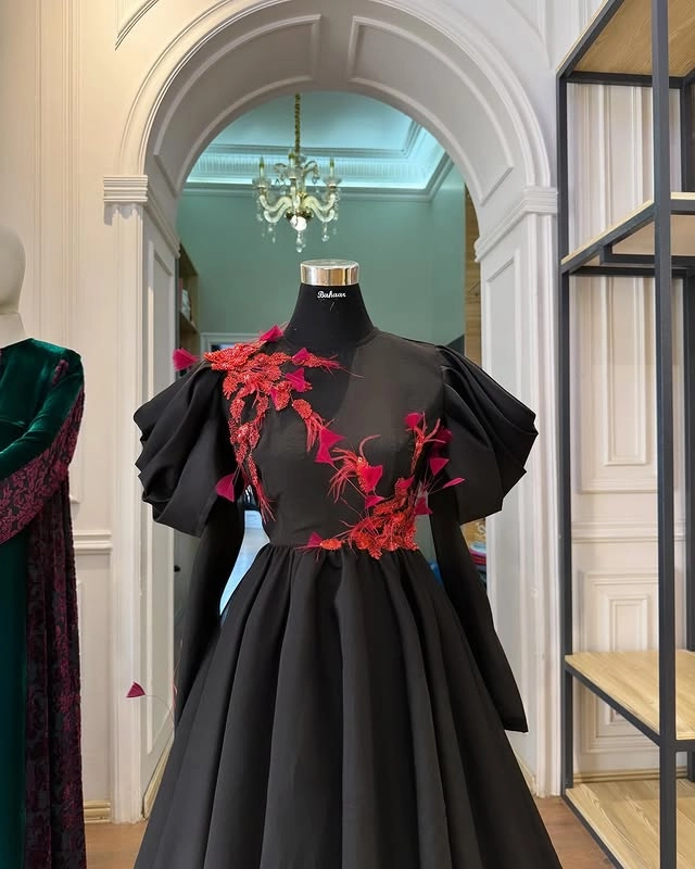 Türkmen fasonlar pombarh fasonlar Fasonlar 2025 fasonlar fason moda modalar Bezen bezen Türkmen fasonlar 2026 Türkmen fasonlar 2025 Türkmen fasonlar 2024 Türkmen fasonlar 2023 turkmenistan türkmenistan turkmen türkmen ashgabat  asgabat aşgabat balkan mary lebap dashoguz dasoguz daşoguz pombarh ponbarhat gulyupek gülýüpek stapel ştapel Gralan Çüýdeşen Abaýa Gadymy Krep Gurultaý 	Keteni Ýüpek Şifon Gipýur Lyon Welwet Atlas Kaşemir Streýç Suzana Ştapel Gülýüpek Pombarh Ýupka Gursakça Aksesuarlar Palto Penjek Okuw eşik Fata Sport eşik Uniforma Nakidka Öýme Şarf kompýuter ýaka ýaglyk Arenda köýnek 2nji el köýnek Taýyn köýnek Matalar Milli lybas milli lybaslar Toý köýnek Toý köýnekler toy koynek toy koynekler gundelik koynekler Gündelik	 
 köýnekler fata koynek Modern taze fason Eskiz koynektm turkmenkoynek türkmenkoynek fason moda moda fasonlar Iş eşik el iş	sada	ýakaly ýakasyz	keşdeli biserli	ýeňli giň nagyşly ýüregi açyk stoýka ýaka ýanly kombinasiýa 	zerli üsti aşak guşakly seçekli gysga ýeňli Toý köýnek el iş, sada, ýakasyz, ýanly, kombinasiýa 26-35, 35+ Gara  Taýyn köýnek