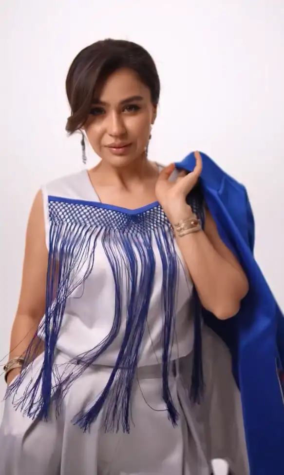 Türkmen fasonlar pombarh fasonlar Fasonlar 2025 fasonlar fason moda modalar Bezen bezen Türkmen fasonlar 2026 Türkmen fasonlar 2025 Türkmen fasonlar 2024 Türkmen fasonlar 2023 turkmenistan türkmenistan turkmen türkmen ashgabat  asgabat aşgabat balkan mary lebap dashoguz dasoguz daşoguz pombarh ponbarhat gulyupek gülýüpek stapel ştapel Gralan Çüýdeşen Abaýa Gadymy Krep Gurultaý 	Keteni Ýüpek Şifon Gipýur Lyon Welwet Atlas Kaşemir Streýç Suzana Ştapel Gülýüpek Pombarh Ýupka Gursakça Aksesuarlar Palto Penjek Okuw eşik Fata Sport eşik Uniforma Nakidka Öýme Şarf kompýuter ýaka ýaglyk Arenda köýnek 2nji el köýnek Taýyn köýnek Matalar Milli lybas milli lybaslar Toý köýnek Toý köýnekler toy koynek toy koynekler gundelik koynekler Gündelik	 
 köýnekler fata koynek Modern taze fason Eskiz koynektm turkmenkoynek türkmenkoynek fason moda moda fasonlar Iş eşik el iş	sada	ýakaly ýakasyz	keşdeli biserli	ýeňli giň nagyşly ýüregi açyk stoýka ýaka ýanly kombinasiýa 	zerli üsti aşak guşakly seçekli gysga ýeňli Modern ýakasyz, gysga ýeňli, üsti aşak, seçekli 17-25, 26-35 Goýy-gök, Kümüş yaz, tomus, guyz