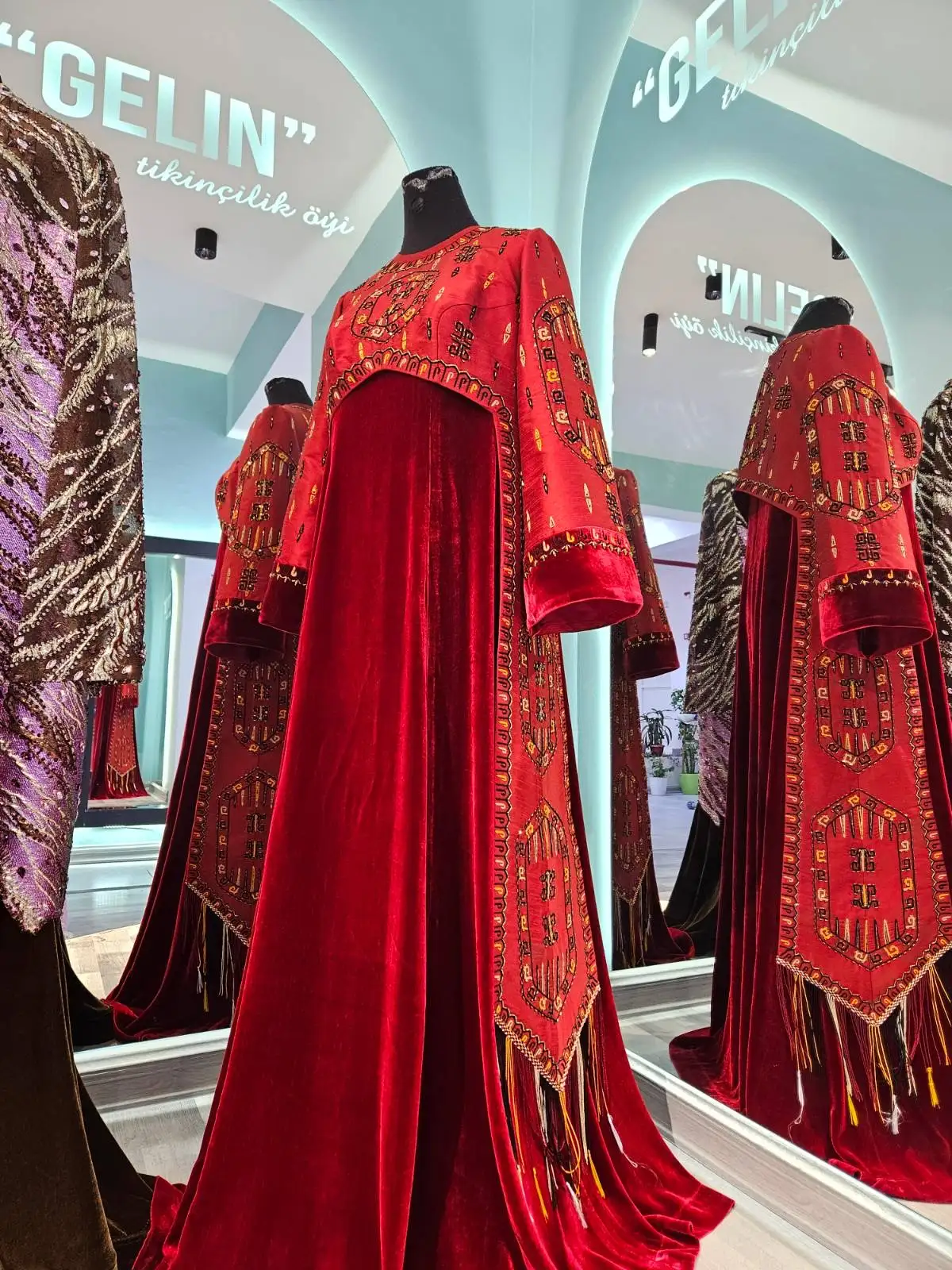 Türkmen fasonlar pombarh fasonlar Fasonlar 2025 fasonlar fason moda modalar Bezen bezen Türkmen fasonlar 2026 Türkmen fasonlar 2025 Türkmen fasonlar 2024 Türkmen fasonlar 2023 turkmenistan türkmenistan turkmen türkmen ashgabat  asgabat aşgabat balkan mary lebap dashoguz dasoguz daşoguz pombarh ponbarhat gulyupek gülýüpek stapel ştapel Gralan Çüýdeşen Abaýa Gadymy Krep Gurultaý 	Keteni Ýüpek Şifon Gipýur Lyon Welwet Atlas Kaşemir Streýç Suzana Ştapel Gülýüpek Pombarh Ýupka Gursakça Aksesuarlar Palto Penjek Okuw eşik Fata Sport eşik Uniforma Nakidka Öýme Şarf kompýuter ýaka ýaglyk Arenda köýnek 2nji el köýnek Taýyn köýnek Matalar Milli lybas milli lybaslar Toý köýnek Toý köýnekler toy koynek toy koynekler gundelik koynekler Gündelik	 
 köýnekler fata koynek Modern taze fason Eskiz koynektm turkmenkoynek türkmenkoynek fason moda moda fasonlar Iş eşik el iş	sada	ýakaly ýakasyz	keşdeli biserli	ýeňli giň nagyşly ýüregi açyk stoýka ýaka ýanly kombinasiýa 	zerli üsti aşak guşakly seçekli gysga ýeňli 