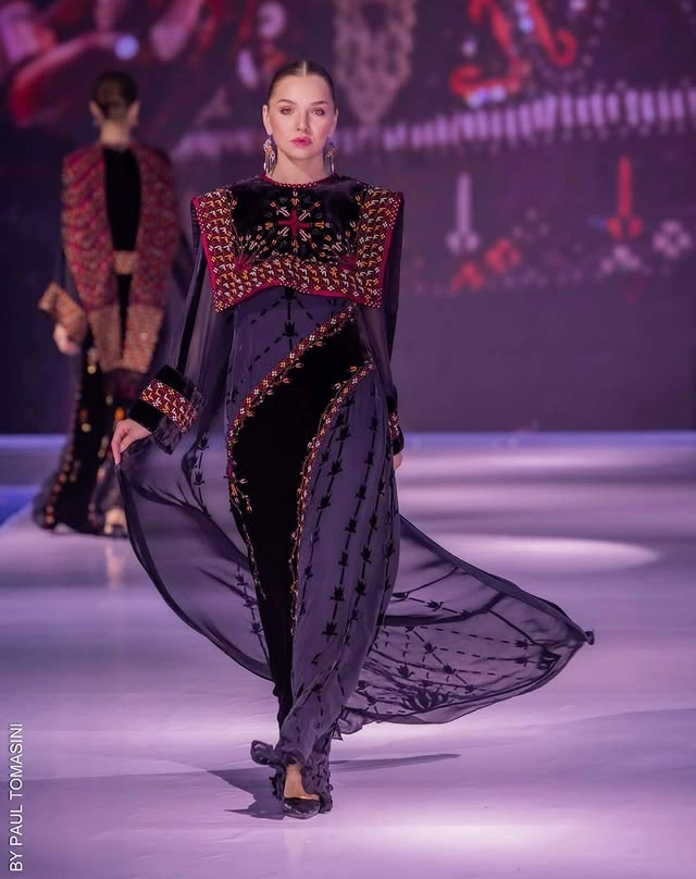 Türkmen fasonlar pombarh fasonlar Fasonlar 2025 fasonlar fason moda modalar Bezen bezen Türkmen fasonlar 2026 Türkmen fasonlar 2025 Türkmen fasonlar 2024 Türkmen fasonlar 2023 turkmenistan türkmenistan turkmen türkmen ashgabat  asgabat aşgabat balkan mary lebap dashoguz dasoguz daşoguz pombarh ponbarhat gulyupek gülýüpek stapel ştapel Gralan Çüýdeşen Abaýa Gadymy Krep Gurultaý 	Keteni Ýüpek Şifon Gipýur Lyon Welwet Atlas Kaşemir Streýç Suzana Ştapel Gülýüpek Pombarh Ýupka Gursakça Aksesuarlar Palto Penjek Okuw eşik Fata Sport eşik Uniforma Nakidka Öýme Şarf kompýuter ýaka ýaglyk Arenda köýnek 2nji el köýnek Taýyn köýnek Matalar Milli lybas milli lybaslar Toý köýnek Toý köýnekler toy koynek toy koynekler gundelik koynekler Gündelik	 
 köýnekler fata koynek Modern taze fason Eskiz koynektm turkmenkoynek türkmenkoynek fason moda moda fasonlar Iş eşik el iş	sada	ýakaly ýakasyz	keşdeli biserli	ýeňli giň nagyşly ýüregi açyk stoýka ýaka ýanly kombinasiýa 	zerli üsti aşak guşakly seçekli gysga ýeňli Şifon, Panbarhat (Pombarh) Modern, Milli lybas el iş, keşdeli, ýakaly, ýeňli, giň, kombinasiýa, nagyşly 17-25, 26-35 Gara, #4B2C75 yaz, tomus, guyz, gysh