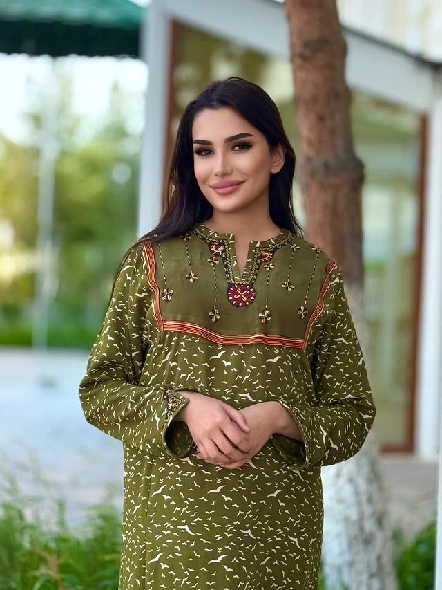 Türkmen fasonlar pombarh fasonlar Fasonlar 2025 fasonlar fason moda modalar Bezen bezen Türkmen fasonlar 2026 Türkmen fasonlar 2025 Türkmen fasonlar 2024 Türkmen fasonlar 2023 turkmenistan türkmenistan turkmen türkmen ashgabat  asgabat aşgabat balkan mary lebap dashoguz dasoguz daşoguz pombarh ponbarhat gulyupek gülýüpek stapel ştapel Gralan Çüýdeşen Abaýa Gadymy Krep Gurultaý 	Keteni Ýüpek Şifon Gipýur Lyon Welwet Atlas Kaşemir Streýç Suzana Ştapel Gülýüpek Pombarh Ýupka Gursakça Aksesuarlar Palto Penjek Okuw eşik Fata Sport eşik Uniforma Nakidka Öýme Şarf kompýuter ýaka ýaglyk Arenda köýnek 2nji el köýnek Taýyn köýnek Matalar Milli lybas milli lybaslar Toý köýnek Toý köýnekler toy koynek toy koynekler gundelik koynekler Gündelik	 
 köýnekler fata koynek Modern taze fason Eskiz koynektm turkmenkoynek türkmenkoynek fason moda moda fasonlar Iş eşik el iş	sada	ýakaly ýakasyz	keşdeli biserli	ýeňli giň nagyşly ýüregi açyk stoýka ýaka ýanly kombinasiýa 	zerli üsti aşak guşakly seçekli gysga ýeňli 