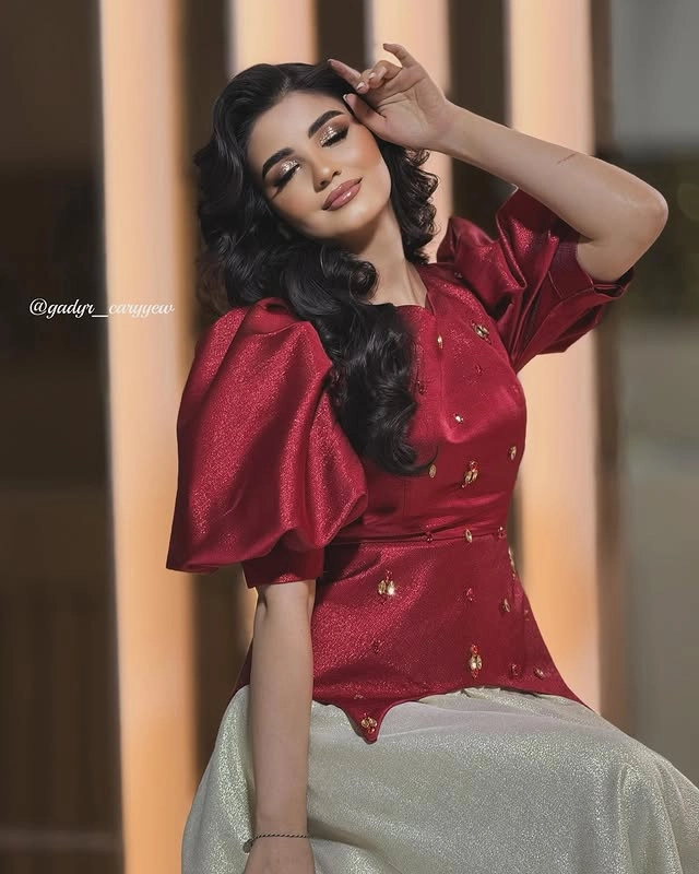 Türkmen fasonlar pombarh fasonlar Fasonlar 2025 fasonlar fason moda modalar Bezen bezen Türkmen fasonlar 2026 Türkmen fasonlar 2025 Türkmen fasonlar 2024 Türkmen fasonlar 2023 turkmenistan türkmenistan turkmen türkmen ashgabat  asgabat aşgabat balkan mary lebap dashoguz dasoguz daşoguz pombarh ponbarhat gulyupek gülýüpek stapel ştapel Gralan Çüýdeşen Abaýa Gadymy Krep Gurultaý 	Keteni Ýüpek Şifon Gipýur Lyon Welwet Atlas Kaşemir Streýç Suzana Ştapel Gülýüpek Pombarh Ýupka Gursakça Aksesuarlar Palto Penjek Okuw eşik Fata Sport eşik Uniforma Nakidka Öýme Şarf kompýuter ýaka ýaglyk Arenda köýnek 2nji el köýnek Taýyn köýnek Matalar Milli lybas milli lybaslar Toý köýnek Toý köýnekler toy koynek toy koynekler gundelik koynekler Gündelik	 
 köýnekler fata koynek Modern taze fason Eskiz koynektm turkmenkoynek türkmenkoynek fason moda moda fasonlar Iş eşik el iş	sada	ýakaly ýakasyz	keşdeli biserli	ýeňli giň nagyşly ýüregi açyk stoýka ýaka ýanly kombinasiýa 	zerli üsti aşak guşakly seçekli gysga ýeňli Atlas, Ýüpek, Şantu Modern el iş, ýakasyz, biserli, gysga ýeňli, giň, zerli 17-25, 26-35 Gyzyl, Altyn tomus, guyz