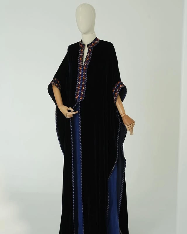 Türkmen fasonlar pombarh fasonlar Fasonlar 2025 fasonlar fason moda modalar Bezen bezen Türkmen fasonlar 2026 Türkmen fasonlar 2025 Türkmen fasonlar 2024 Türkmen fasonlar 2023 turkmenistan türkmenistan turkmen türkmen ashgabat  asgabat aşgabat balkan mary lebap dashoguz dasoguz daşoguz pombarh ponbarhat gulyupek gülýüpek stapel ştapel Gralan Çüýdeşen Abaýa Gadymy Krep Gurultaý 	Keteni Ýüpek Şifon Gipýur Lyon Welwet Atlas Kaşemir Streýç Suzana Ştapel Gülýüpek Pombarh Ýupka Gursakça Aksesuarlar Palto Penjek Okuw eşik Fata Sport eşik Uniforma Nakidka Öýme Şarf kompýuter ýaka ýaglyk Arenda köýnek 2nji el köýnek Taýyn köýnek Matalar Milli lybas milli lybaslar Toý köýnek Toý köýnekler toy koynek toy koynekler gundelik koynekler Gündelik	 
 köýnekler fata koynek Modern taze fason Eskiz koynektm turkmenkoynek türkmenkoynek fason moda moda fasonlar Iş eşik el iş	sada	ýakaly ýakasyz	keşdeli biserli	ýeňli giň nagyşly ýüregi açyk stoýka ýaka ýanly kombinasiýa 	zerli üsti aşak guşakly seçekli gysga ýeňli Panbarhat (Pombarh) Toý köýnek el iş, keşdeli, ýakaly, ýanly, gysga ýeňli, giň, nagyşly 17-25, 26-35 Goýy-gök yaz, tomus, guyz Taýyn köýnek