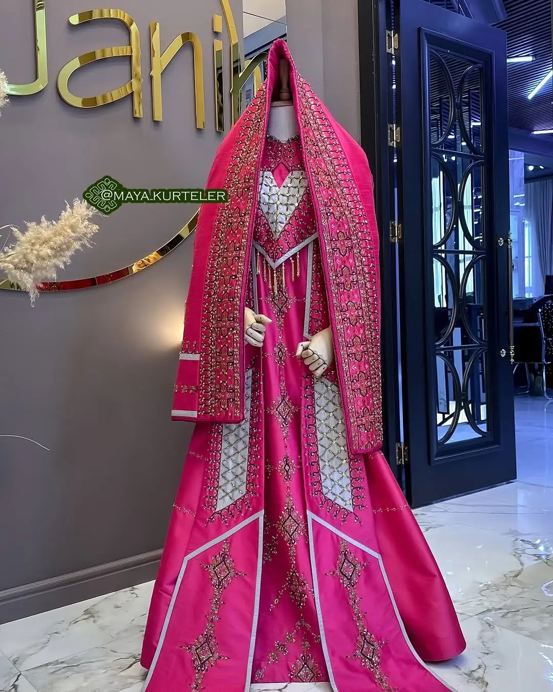 Türkmen fasonlar pombarh fasonlar Fasonlar 2025 fasonlar fason moda modalar Bezen bezen Türkmen fasonlar 2026 Türkmen fasonlar 2025 Türkmen fasonlar 2024 Türkmen fasonlar 2023 turkmenistan türkmenistan turkmen türkmen ashgabat  asgabat aşgabat balkan mary lebap dashoguz dasoguz daşoguz pombarh ponbarhat gulyupek gülýüpek stapel ştapel Gralan Çüýdeşen Abaýa Gadymy Krep Gurultaý 	Keteni Ýüpek Şifon Gipýur Lyon Welwet Atlas Kaşemir Streýç Suzana Ştapel Gülýüpek Pombarh Ýupka Gursakça Aksesuarlar Palto Penjek Okuw eşik Fata Sport eşik Uniforma Nakidka Öýme Şarf kompýuter ýaka ýaglyk Arenda köýnek 2nji el köýnek Taýyn köýnek Matalar Milli lybas milli lybaslar Toý köýnek Toý köýnekler toy koynek toy koynekler gundelik koynekler Gündelik	 
 köýnekler fata koynek Modern taze fason Eskiz koynektm turkmenkoynek türkmenkoynek fason moda moda fasonlar Iş eşik el iş	sada	ýakaly ýakasyz	keşdeli biserli	ýeňli giň nagyşly ýüregi açyk stoýka ýaka ýanly kombinasiýa 	zerli üsti aşak guşakly seçekli gysga ýeňli Keteni Milli lybas el iş, keşdeli, ýakaly, ýeňli, nagyşly, seçekli 17-25, 26-35 Goýy-gyzyl