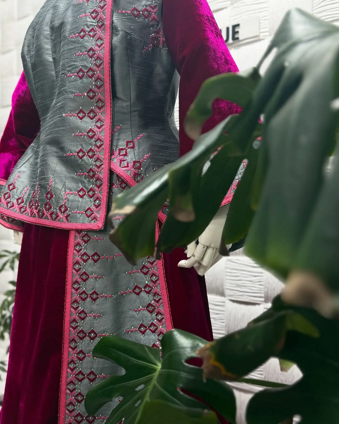 Türkmen fasonlar pombarh fasonlar Fasonlar 2025 fasonlar fason moda modalar Bezen bezen Türkmen fasonlar 2026 Türkmen fasonlar 2025 Türkmen fasonlar 2024 Türkmen fasonlar 2023 turkmenistan türkmenistan turkmen türkmen ashgabat  asgabat aşgabat balkan mary lebap dashoguz dasoguz daşoguz pombarh ponbarhat gulyupek gülýüpek stapel ştapel Gralan Çüýdeşen Abaýa Gadymy Krep Gurultaý 	Keteni Ýüpek Şifon Gipýur Lyon Welwet Atlas Kaşemir Streýç Suzana Ştapel Gülýüpek Pombarh Ýupka Gursakça Aksesuarlar Palto Penjek Okuw eşik Fata Sport eşik Uniforma Nakidka Öýme Şarf kompýuter ýaka ýaglyk Arenda köýnek 2nji el köýnek Taýyn köýnek Matalar Milli lybas milli lybaslar Toý köýnek Toý köýnekler toy koynek toy koynekler gundelik koynekler Gündelik	 
 köýnekler fata koynek Modern taze fason Eskiz koynektm turkmenkoynek türkmenkoynek fason moda moda fasonlar Iş eşik el iş	sada	ýakaly ýakasyz	keşdeli biserli	ýeňli giň nagyşly ýüregi açyk stoýka ýaka ýanly kombinasiýa 	zerli üsti aşak guşakly seçekli gysga ýeňli Ýüpek, Şantu, Panbarhat (Pombarh) Toý köýnek el iş, ýakasyz, ýanly, ýeňli, giň, kombinasiýa, nagyşly 26-35, 35+ Goýy-gyzyl, Çal yaz, guyz, gysh