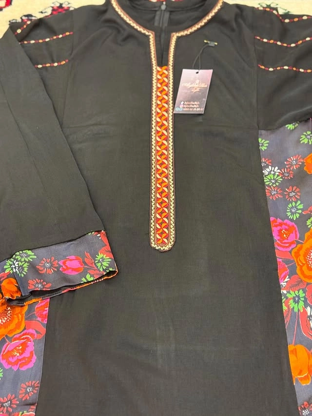 Türkmen fasonlar pombarh fasonlar Fasonlar 2025 fasonlar fason moda modalar Bezen bezen Türkmen fasonlar 2026 Türkmen fasonlar 2025 Türkmen fasonlar 2024 Türkmen fasonlar 2023 turkmenistan türkmenistan turkmen türkmen ashgabat  asgabat aşgabat balkan mary lebap dashoguz dasoguz daşoguz pombarh ponbarhat gulyupek gülýüpek stapel ştapel Gralan Çüýdeşen Abaýa Gadymy Krep Gurultaý 	Keteni Ýüpek Şifon Gipýur Lyon Welwet Atlas Kaşemir Streýç Suzana Ştapel Gülýüpek Pombarh Ýupka Gursakça Aksesuarlar Palto Penjek Okuw eşik Fata Sport eşik Uniforma Nakidka Öýme Şarf kompýuter ýaka ýaglyk Arenda köýnek 2nji el köýnek Taýyn köýnek Matalar Milli lybas milli lybaslar Toý köýnek Toý köýnekler toy koynek toy koynekler gundelik koynekler Gündelik	 
 köýnekler fata koynek Modern taze fason Eskiz koynektm turkmenkoynek türkmenkoynek fason moda moda fasonlar Iş eşik el iş	sada	ýakaly ýakasyz	keşdeli biserli	ýeňli giň nagyşly ýüregi açyk stoýka ýaka ýanly kombinasiýa 	zerli üsti aşak guşakly seçekli gysga ýeňli Lyon, Gadymy Gündelik, Iş eşik el iş, keşdeli, ýakaly, ýanly, ýeňli, giň, kombinasiýa 17-25, 26-35 Gara yaz, tomus, guyz Taýyn köýnek