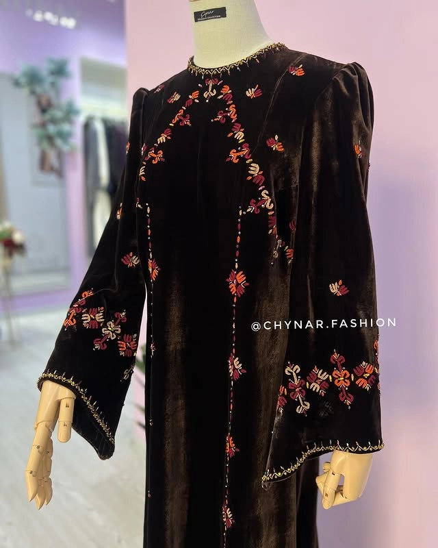 Türkmen fasonlar pombarh fasonlar Fasonlar 2025 fasonlar fason moda modalar Bezen bezen Türkmen fasonlar 2026 Türkmen fasonlar 2025 Türkmen fasonlar 2024 Türkmen fasonlar 2023 turkmenistan türkmenistan turkmen türkmen ashgabat  asgabat aşgabat balkan mary lebap dashoguz dasoguz daşoguz pombarh ponbarhat gulyupek gülýüpek stapel ştapel Gralan Çüýdeşen Abaýa Gadymy Krep Gurultaý 	Keteni Ýüpek Şifon Gipýur Lyon Welwet Atlas Kaşemir Streýç Suzana Ştapel Gülýüpek Pombarh Ýupka Gursakça Aksesuarlar Palto Penjek Okuw eşik Fata Sport eşik Uniforma Nakidka Öýme Şarf kompýuter ýaka ýaglyk Arenda köýnek 2nji el köýnek Taýyn köýnek Matalar Milli lybas milli lybaslar Toý köýnek Toý köýnekler toy koynek toy koynekler gundelik koynekler Gündelik	 
 köýnekler fata koynek Modern taze fason Eskiz koynektm turkmenkoynek türkmenkoynek fason moda moda fasonlar Iş eşik el iş	sada	ýakaly ýakasyz	keşdeli biserli	ýeňli giň nagyşly ýüregi açyk stoýka ýaka ýanly kombinasiýa 	zerli üsti aşak guşakly seçekli gysga ýeňli Panbarhat (Pombarh) Toý köýnek el iş, keşdeli, ýakasyz, ýanly, ýeňli, giň, nagyşly 26-35, 35+ Goýy-goňur yaz, guyz, gysh