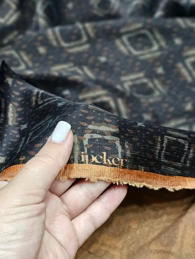 Türkmen fasonlar pombarh fasonlar Fasonlar 2025 fasonlar fason moda modalar Bezen bezen Türkmen fasonlar 2026 Türkmen fasonlar 2025 Türkmen fasonlar 2024 Türkmen fasonlar 2023 turkmenistan türkmenistan turkmen türkmen ashgabat  asgabat aşgabat balkan mary lebap dashoguz dasoguz daşoguz pombarh ponbarhat gulyupek gülýüpek stapel ştapel Gralan Çüýdeşen Abaýa Gadymy Krep Gurultaý 	Keteni Ýüpek Şifon Gipýur Lyon Welwet Atlas Kaşemir Streýç Suzana Ştapel Gülýüpek Pombarh Ýupka Gursakça Aksesuarlar Palto Penjek Okuw eşik Fata Sport eşik Uniforma Nakidka Öýme Şarf kompýuter ýaka ýaglyk Arenda köýnek 2nji el köýnek Taýyn köýnek Matalar Milli lybas milli lybaslar Toý köýnek Toý köýnekler toy koynek toy koynekler gundelik koynekler Gündelik	 
 köýnekler fata koynek Modern taze fason Eskiz koynektm turkmenkoynek türkmenkoynek fason moda moda fasonlar Iş eşik el iş	sada	ýakaly ýakasyz	keşdeli biserli	ýeňli giň nagyşly ýüregi açyk stoýka ýaka ýanly kombinasiýa 	zerli üsti aşak guşakly seçekli gysga ýeňli Gülýüpek, Ipeker   17-25, 26-35, 35+  yaz, tomus, guyz, gysh