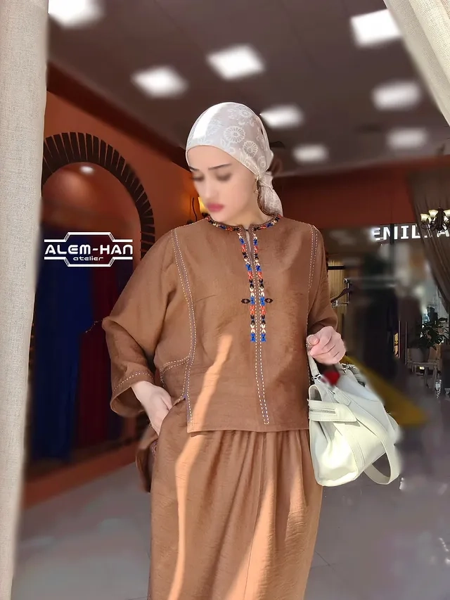 Türkmen fasonlar pombarh fasonlar Fasonlar 2025 fasonlar fason moda modalar Bezen bezen Türkmen fasonlar 2026 Türkmen fasonlar 2025 Türkmen fasonlar 2024 Türkmen fasonlar 2023 turkmenistan türkmenistan turkmen türkmen ashgabat  asgabat aşgabat balkan mary lebap dashoguz dasoguz daşoguz pombarh ponbarhat gulyupek gülýüpek stapel ştapel Gralan Çüýdeşen Abaýa Gadymy Krep Gurultaý 	Keteni Ýüpek Şifon Gipýur Lyon Welwet Atlas Kaşemir Streýç Suzana Ştapel Gülýüpek Pombarh Ýupka Gursakça Aksesuarlar Palto Penjek Okuw eşik Fata Sport eşik Uniforma Nakidka Öýme Şarf kompýuter ýaka ýaglyk Arenda köýnek 2nji el köýnek Taýyn köýnek Matalar Milli lybas milli lybaslar Toý köýnek Toý köýnekler toy koynek toy koynekler gundelik koynekler Gündelik	 
 köýnekler fata koynek Modern taze fason Eskiz koynektm turkmenkoynek türkmenkoynek fason moda moda fasonlar Iş eşik el iş	sada	ýakaly ýakasyz	keşdeli biserli	ýeňli giň nagyşly ýüregi açyk stoýka ýaka ýanly kombinasiýa 	zerli üsti aşak guşakly seçekli gysga ýeňli Gündelik, Modern ýakaly, ýeňli, giň, üsti aşak 17-25, 26-35 Goňur yaz, tomus, guyz