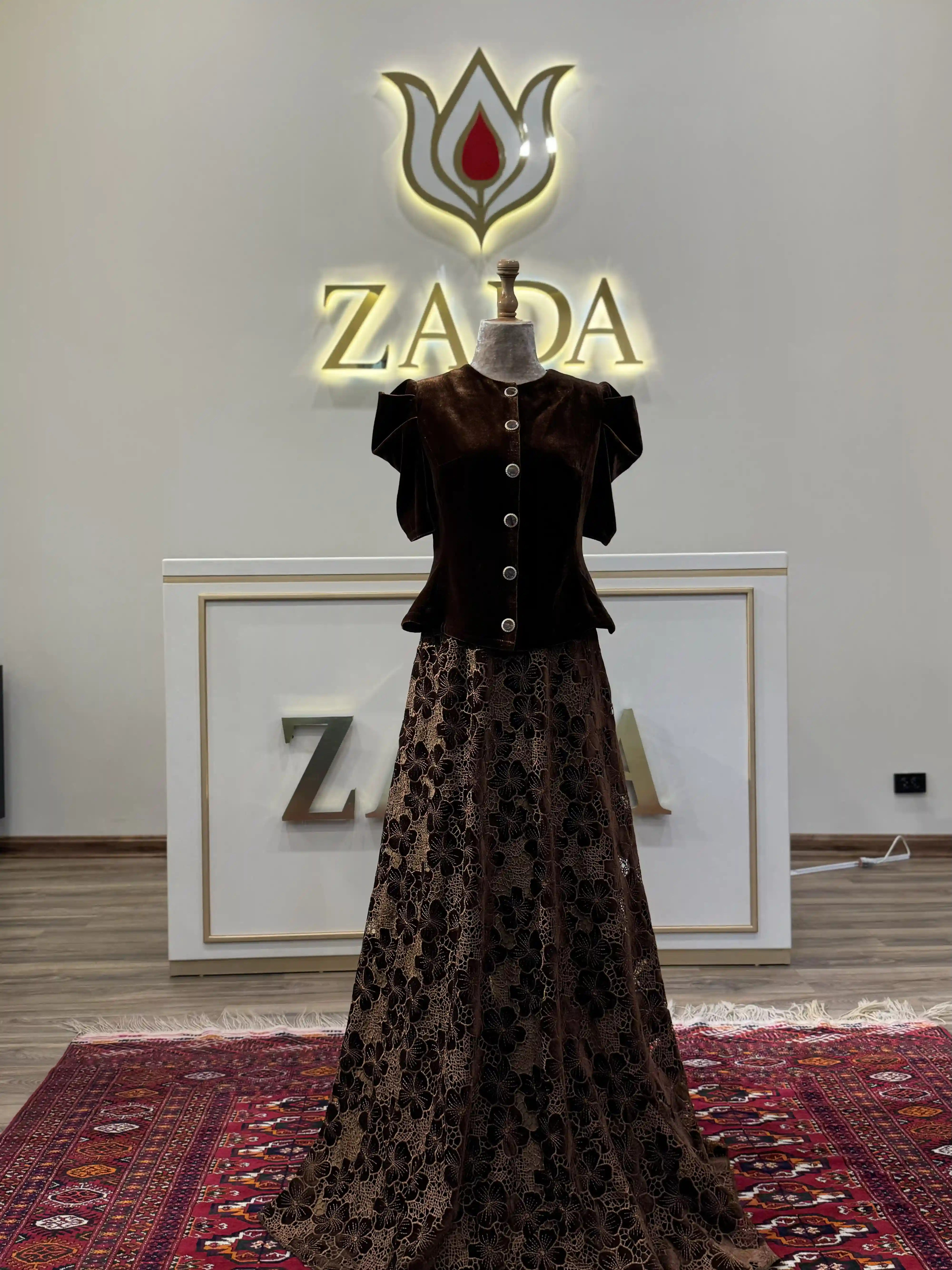 Türkmen fasonlar pombarh fasonlar Fasonlar 2025 fasonlar fason moda modalar Bezen bezen Türkmen fasonlar 2026 Türkmen fasonlar 2025 Türkmen fasonlar 2024 Türkmen fasonlar 2023 turkmenistan türkmenistan turkmen türkmen ashgabat  asgabat aşgabat balkan mary lebap dashoguz dasoguz daşoguz pombarh ponbarhat gulyupek gülýüpek stapel ştapel Gralan Çüýdeşen Abaýa Gadymy Krep Gurultaý 	Keteni Ýüpek Şifon Gipýur Lyon Welwet Atlas Kaşemir Streýç Suzana Ştapel Gülýüpek Pombarh Ýupka Gursakça Aksesuarlar Palto Penjek Okuw eşik Fata Sport eşik Uniforma Nakidka Öýme Şarf kompýuter ýaka ýaglyk Arenda köýnek 2nji el köýnek Taýyn köýnek Matalar Milli lybas milli lybaslar Toý köýnek Toý köýnekler toy koynek toy koynekler gundelik koynekler Gündelik	 
 köýnekler fata koynek Modern taze fason Eskiz koynektm turkmenkoynek türkmenkoynek fason moda moda fasonlar Iş eşik el iş	sada	ýakaly ýakasyz	keşdeli biserli	ýeňli giň nagyşly ýüregi açyk stoýka ýaka ýanly kombinasiýa 	zerli üsti aşak guşakly seçekli gysga ýeňli 