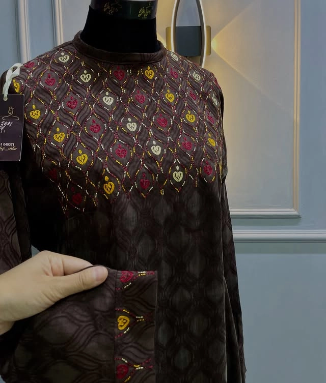 Türkmen fasonlar pombarh fasonlar Fasonlar 2025 fasonlar fason moda modalar Bezen bezen Türkmen fasonlar 2026 Türkmen fasonlar 2025 Türkmen fasonlar 2024 Türkmen fasonlar 2023 turkmenistan türkmenistan turkmen türkmen ashgabat  asgabat aşgabat balkan mary lebap dashoguz dasoguz daşoguz pombarh ponbarhat gulyupek gülýüpek stapel ştapel Gralan Çüýdeşen Abaýa Gadymy Krep Gurultaý 	Keteni Ýüpek Şifon Gipýur Lyon Welwet Atlas Kaşemir Streýç Suzana Ştapel Gülýüpek Pombarh Ýupka Gursakça Aksesuarlar Palto Penjek Okuw eşik Fata Sport eşik Uniforma Nakidka Öýme Şarf kompýuter ýaka ýaglyk Arenda köýnek 2nji el köýnek Taýyn köýnek Matalar Milli lybas milli lybaslar Toý köýnek Toý köýnekler toy koynek toy koynekler gundelik koynekler Gündelik	 
 köýnekler fata koynek Modern taze fason Eskiz koynektm turkmenkoynek türkmenkoynek fason moda moda fasonlar Iş eşik el iş	sada	ýakaly ýakasyz	keşdeli biserli	ýeňli giň nagyşly ýüregi açyk stoýka ýaka ýanly kombinasiýa 	zerli üsti aşak guşakly seçekli gysga ýeňli 