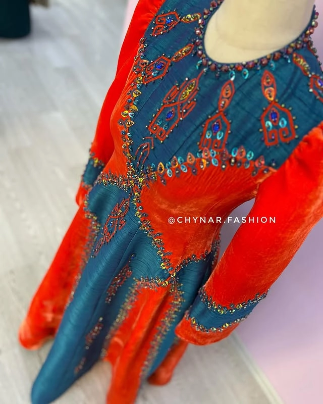 Türkmen fasonlar pombarh fasonlar Fasonlar 2025 fasonlar fason moda modalar Bezen bezen Türkmen fasonlar 2026 Türkmen fasonlar 2025 Türkmen fasonlar 2024 Türkmen fasonlar 2023 turkmenistan türkmenistan turkmen türkmen ashgabat  asgabat aşgabat balkan mary lebap dashoguz dasoguz daşoguz pombarh ponbarhat gulyupek gülýüpek stapel ştapel Gralan Çüýdeşen Abaýa Gadymy Krep Gurultaý 	Keteni Ýüpek Şifon Gipýur Lyon Welwet Atlas Kaşemir Streýç Suzana Ştapel Gülýüpek Pombarh Ýupka Gursakça Aksesuarlar Palto Penjek Okuw eşik Fata Sport eşik Uniforma Nakidka Öýme Şarf kompýuter ýaka ýaglyk Arenda köýnek 2nji el köýnek Taýyn köýnek Matalar Milli lybas milli lybaslar Toý köýnek Toý köýnekler toy koynek toy koynekler gundelik koynekler Gündelik	 
 köýnekler fata koynek Modern taze fason Eskiz koynektm turkmenkoynek türkmenkoynek fason moda moda fasonlar Iş eşik el iş	sada	ýakaly ýakasyz	keşdeli biserli	ýeňli giň nagyşly ýüregi açyk stoýka ýaka ýanly kombinasiýa 	zerli üsti aşak guşakly seçekli gysga ýeňli Ýüpek, Panbarhat (Pombarh) Toý köýnek el iş, ýakasyz, biserli, ýeňli, giň 17-25, 26-35 Benewşe, Gyzyl guyz