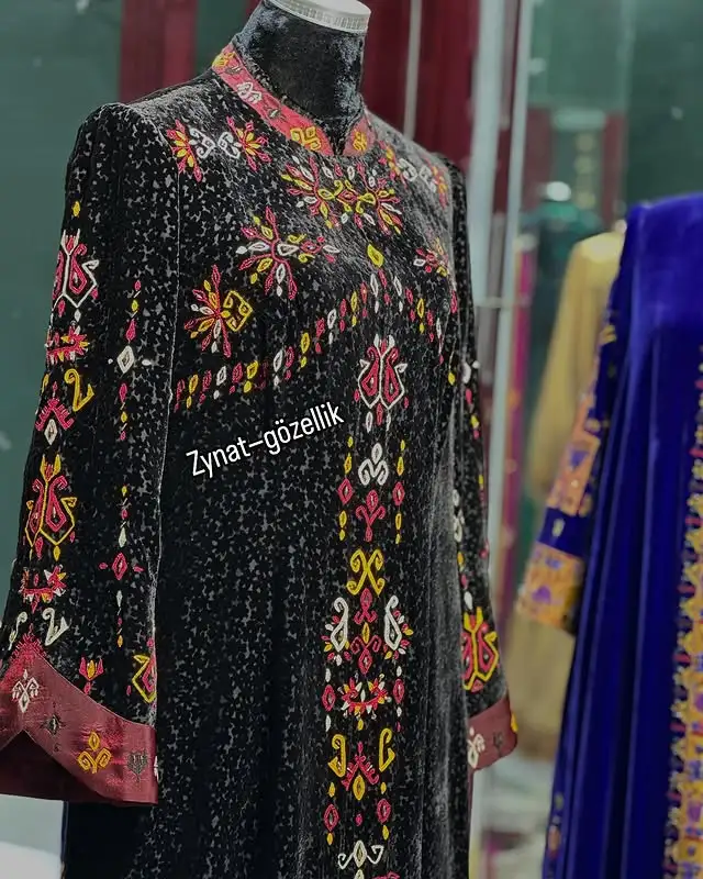 Türkmen fasonlar pombarh fasonlar Fasonlar 2025 fasonlar fason moda modalar Bezen bezen Türkmen fasonlar 2026 Türkmen fasonlar 2025 Türkmen fasonlar 2024 Türkmen fasonlar 2023 turkmenistan türkmenistan turkmen türkmen ashgabat  asgabat aşgabat balkan mary lebap dashoguz dasoguz daşoguz pombarh ponbarhat gulyupek gülýüpek stapel ştapel Gralan Çüýdeşen Abaýa Gadymy Krep Gurultaý 	Keteni Ýüpek Şifon Gipýur Lyon Welwet Atlas Kaşemir Streýç Suzana Ştapel Gülýüpek Pombarh Ýupka Gursakça Aksesuarlar Palto Penjek Okuw eşik Fata Sport eşik Uniforma Nakidka Öýme Şarf kompýuter ýaka ýaglyk Arenda köýnek 2nji el köýnek Taýyn köýnek Matalar Milli lybas milli lybaslar Toý köýnek Toý köýnekler toy koynek toy koynekler gundelik koynekler Gündelik	 
 köýnekler fata koynek Modern taze fason Eskiz koynektm turkmenkoynek türkmenkoynek fason moda moda fasonlar Iş eşik el iş	sada	ýakaly ýakasyz	keşdeli biserli	ýeňli giň nagyşly ýüregi açyk stoýka ýaka ýanly kombinasiýa 	zerli üsti aşak guşakly seçekli gysga ýeňli Panbarhat (Pombarh) Toý köýnek el iş, keşdeli, ýakaly, ýeňli, giň, nagyşly 17-25, 26-35 Gara, Goýy-gök yaz, gysh