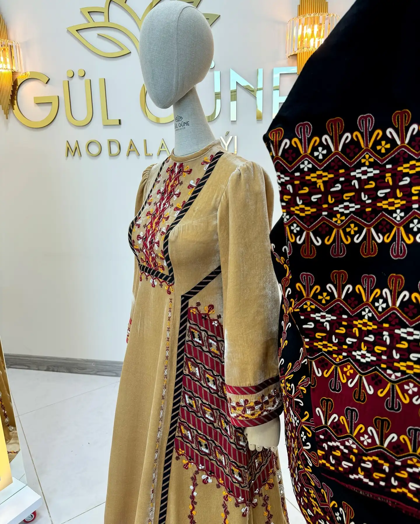 Türkmen fasonlar pombarh fasonlar Fasonlar 2025 fasonlar fason moda modalar Bezen bezen Türkmen fasonlar 2026 Türkmen fasonlar 2025 Türkmen fasonlar 2024 Türkmen fasonlar 2023 turkmenistan türkmenistan turkmen türkmen ashgabat  asgabat aşgabat balkan mary lebap dashoguz dasoguz daşoguz pombarh ponbarhat gulyupek gülýüpek stapel ştapel Gralan Çüýdeşen Abaýa Gadymy Krep Gurultaý 	Keteni Ýüpek Şifon Gipýur Lyon Welwet Atlas Kaşemir Streýç Suzana Ştapel Gülýüpek Pombarh Ýupka Gursakça Aksesuarlar Palto Penjek Okuw eşik Fata Sport eşik Uniforma Nakidka Öýme Şarf kompýuter ýaka ýaglyk Arenda köýnek 2nji el köýnek Taýyn köýnek Matalar Milli lybas milli lybaslar Toý köýnek Toý köýnekler toy koynek toy koynekler gundelik koynekler Gündelik	 
 köýnekler fata koynek Modern taze fason Eskiz koynektm turkmenkoynek türkmenkoynek fason moda moda fasonlar Iş eşik el iş	sada	ýakaly ýakasyz	keşdeli biserli	ýeňli giň nagyşly ýüregi açyk stoýka ýaka ýanly kombinasiýa 	zerli üsti aşak guşakly seçekli gysga ýeňli Panbarhat (Pombarh) Toý köýnek, Milli lybas el iş, ýakaly, ýeňli, nagyşly 17-25, 26-35, 35+ Mämişi