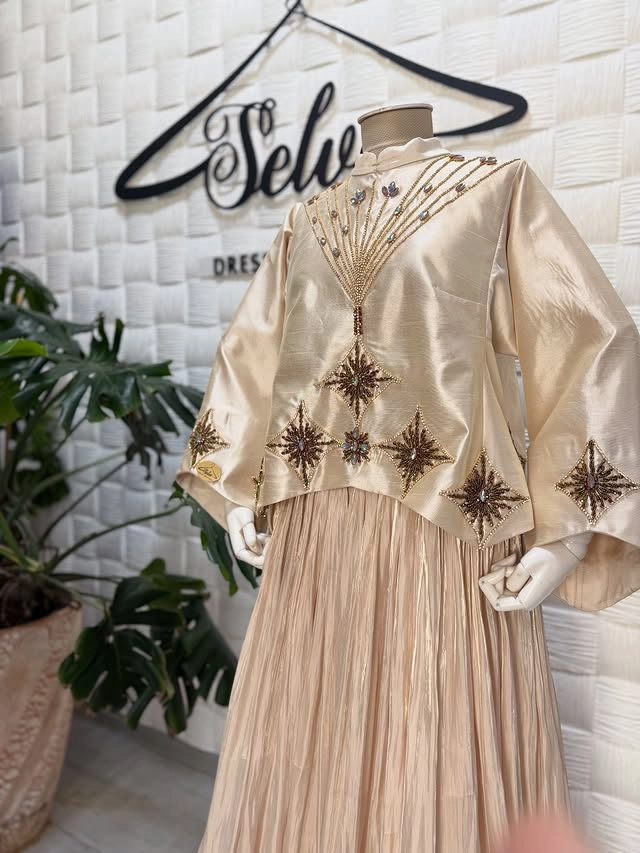 Türkmen fasonlar pombarh fasonlar Fasonlar 2025 fasonlar fason moda modalar Bezen bezen Türkmen fasonlar 2026 Türkmen fasonlar 2025 Türkmen fasonlar 2024 Türkmen fasonlar 2023 turkmenistan türkmenistan turkmen türkmen ashgabat  asgabat aşgabat balkan mary lebap dashoguz dasoguz daşoguz pombarh ponbarhat gulyupek gülýüpek stapel ştapel Gralan Çüýdeşen Abaýa Gadymy Krep Gurultaý 	Keteni Ýüpek Şifon Gipýur Lyon Welwet Atlas Kaşemir Streýç Suzana Ştapel Gülýüpek Pombarh Ýupka Gursakça Aksesuarlar Palto Penjek Okuw eşik Fata Sport eşik Uniforma Nakidka Öýme Şarf kompýuter ýaka ýaglyk Arenda köýnek 2nji el köýnek Taýyn köýnek Matalar Milli lybas milli lybaslar Toý köýnek Toý köýnekler toy koynek toy koynekler gundelik koynekler Gündelik	 
 köýnekler fata koynek Modern taze fason Eskiz koynektm turkmenkoynek türkmenkoynek fason moda moda fasonlar Iş eşik el iş	sada	ýakaly ýakasyz	keşdeli biserli	ýeňli giň nagyşly ýüregi açyk stoýka ýaka ýanly kombinasiýa 	zerli üsti aşak guşakly seçekli gysga ýeňli Şifon, Gipýur Toý köýnek ýakasyz, ýeňli, giň, nagyşly 26-35 Bežewyý yaz, tomus, guyz