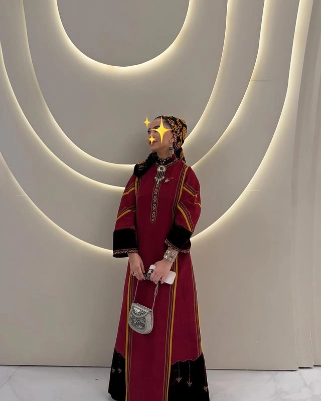 Türkmen fasonlar pombarh fasonlar Fasonlar 2025 fasonlar fason moda modalar Bezen bezen Türkmen fasonlar 2026 Türkmen fasonlar 2025 Türkmen fasonlar 2024 Türkmen fasonlar 2023 turkmenistan türkmenistan turkmen türkmen ashgabat  asgabat aşgabat balkan mary lebap dashoguz dasoguz daşoguz pombarh ponbarhat gulyupek gülýüpek stapel ştapel Gralan Çüýdeşen Abaýa Gadymy Krep Gurultaý 	Keteni Ýüpek Şifon Gipýur Lyon Welwet Atlas Kaşemir Streýç Suzana Ştapel Gülýüpek Pombarh Ýupka Gursakça Aksesuarlar Palto Penjek Okuw eşik Fata Sport eşik Uniforma Nakidka Öýme Şarf kompýuter ýaka ýaglyk Arenda köýnek 2nji el köýnek Taýyn köýnek Matalar Milli lybas milli lybaslar Toý köýnek Toý köýnekler toy koynek toy koynekler gundelik koynekler Gündelik	 
 köýnekler fata koynek Modern taze fason Eskiz koynektm turkmenkoynek türkmenkoynek fason moda moda fasonlar Iş eşik el iş	sada	ýakaly ýakasyz	keşdeli biserli	ýeňli giň nagyşly ýüregi açyk stoýka ýaka ýanly kombinasiýa 	zerli üsti aşak guşakly seçekli gysga ýeňli Keteni Toý köýnek, Milli lybas el iş, keşdeli, ýakaly, ýeňli, giň, kombinasiýa 26-35, 35+ Goýy-gyzyl, Gyzyl yaz, gysh