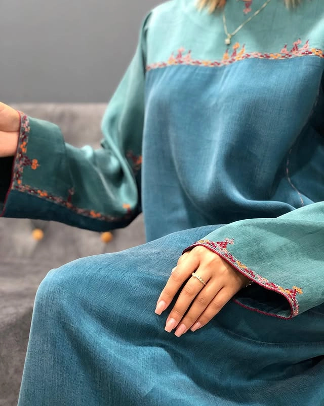 Türkmen fasonlar pombarh fasonlar Fasonlar 2025 fasonlar fason moda modalar Bezen bezen Türkmen fasonlar 2026 Türkmen fasonlar 2025 Türkmen fasonlar 2024 Türkmen fasonlar 2023 turkmenistan türkmenistan turkmen türkmen ashgabat  asgabat aşgabat balkan mary lebap dashoguz dasoguz daşoguz pombarh ponbarhat gulyupek gülýüpek stapel ştapel Gralan Çüýdeşen Abaýa Gadymy Krep Gurultaý 	Keteni Ýüpek Şifon Gipýur Lyon Welwet Atlas Kaşemir Streýç Suzana Ştapel Gülýüpek Pombarh Ýupka Gursakça Aksesuarlar Palto Penjek Okuw eşik Fata Sport eşik Uniforma Nakidka Öýme Şarf kompýuter ýaka ýaglyk Arenda köýnek 2nji el köýnek Taýyn köýnek Matalar Milli lybas milli lybaslar Toý köýnek Toý köýnekler toy koynek toy koynekler gundelik koynekler Gündelik	 
 köýnekler fata koynek Modern taze fason Eskiz koynektm turkmenkoynek türkmenkoynek fason moda moda fasonlar Iş eşik el iş	sada	ýakaly ýakasyz	keşdeli biserli	ýeňli giň nagyşly ýüregi açyk stoýka ýaka ýanly kombinasiýa 	zerli üsti aşak guşakly seçekli gysga ýeňli Ýüpek, Gülýüpek Toý köýnek, Gündelik, Iş eşik el iş, keşdeli, ýakasyz, ýeňli, giň, nagyşly 26-35, 35+ Gök, Benewşe yaz, tomus, guyz