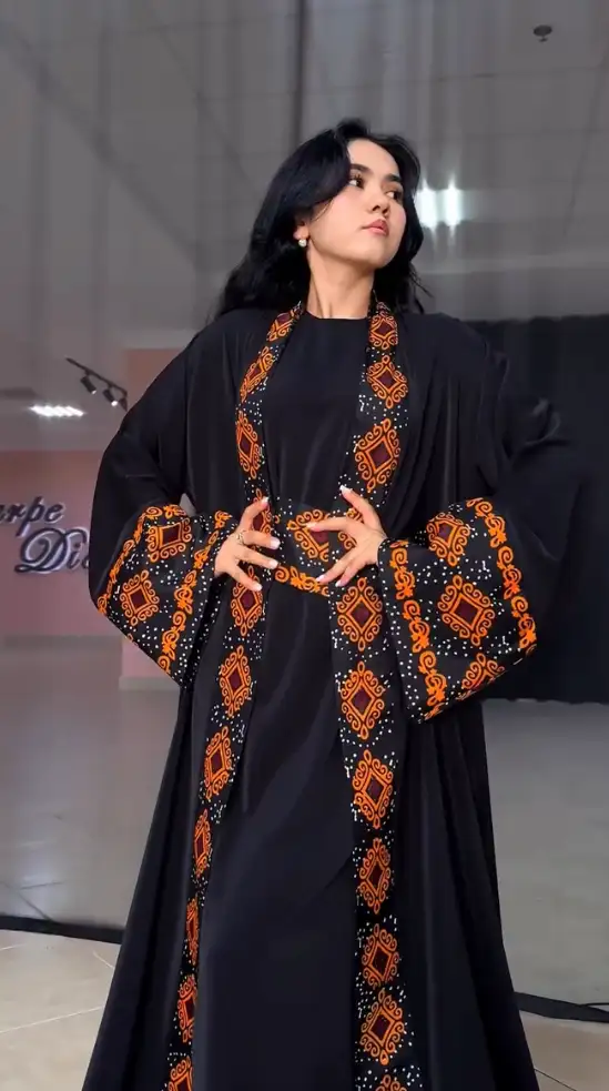 Türkmen fasonlar pombarh fasonlar Fasonlar 2025 fasonlar fason moda modalar Bezen bezen Türkmen fasonlar 2026 Türkmen fasonlar 2025 Türkmen fasonlar 2024 Türkmen fasonlar 2023 turkmenistan türkmenistan turkmen türkmen ashgabat  asgabat aşgabat balkan mary lebap dashoguz dasoguz daşoguz pombarh ponbarhat gulyupek gülýüpek stapel ştapel Gralan Çüýdeşen Abaýa Gadymy Krep Gurultaý 	Keteni Ýüpek Şifon Gipýur Lyon Welwet Atlas Kaşemir Streýç Suzana Ştapel Gülýüpek Pombarh Ýupka Gursakça Aksesuarlar Palto Penjek Okuw eşik Fata Sport eşik Uniforma Nakidka Öýme Şarf kompýuter ýaka ýaglyk Arenda köýnek 2nji el köýnek Taýyn köýnek Matalar Milli lybas milli lybaslar Toý köýnek Toý köýnekler toy koynek toy koynekler gundelik koynekler Gündelik	 
 köýnekler fata koynek Modern taze fason Eskiz koynektm turkmenkoynek türkmenkoynek fason moda moda fasonlar Iş eşik el iş	sada	ýakaly ýakasyz	keşdeli biserli	ýeňli giň nagyşly ýüregi açyk stoýka ýaka ýanly kombinasiýa 	zerli üsti aşak guşakly seçekli gysga ýeňli Modern ýakasyz, ýeňli, giň, guşakly 17-25, 26-35 Gara yaz, tomus, guyz