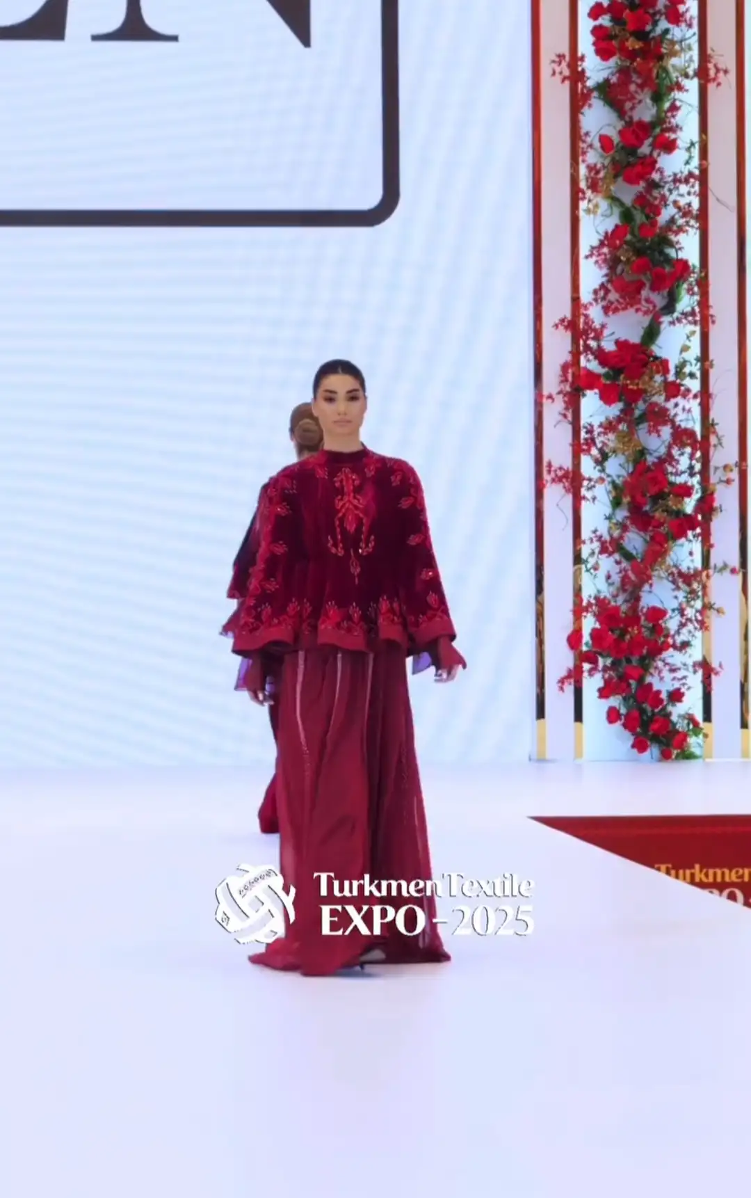 Türkmen fasonlar pombarh fasonlar Fasonlar 2025 fasonlar fason moda modalar Bezen bezen Türkmen fasonlar 2026 Türkmen fasonlar 2025 Türkmen fasonlar 2024 Türkmen fasonlar 2023 turkmenistan türkmenistan turkmen türkmen ashgabat  asgabat aşgabat balkan mary lebap dashoguz dasoguz daşoguz pombarh ponbarhat gulyupek gülýüpek stapel ştapel Gralan Çüýdeşen Abaýa Gadymy Krep Gurultaý 	Keteni Ýüpek Şifon Gipýur Lyon Welwet Atlas Kaşemir Streýç Suzana Ştapel Gülýüpek Pombarh Ýupka Gursakça Aksesuarlar Palto Penjek Okuw eşik Fata Sport eşik Uniforma Nakidka Öýme Şarf kompýuter ýaka ýaglyk Arenda köýnek 2nji el köýnek Taýyn köýnek Matalar Milli lybas milli lybaslar Toý köýnek Toý köýnekler toy koynek toy koynekler gundelik koynekler Gündelik	 
 köýnekler fata koynek Modern taze fason Eskiz koynektm turkmenkoynek türkmenkoynek fason moda moda fasonlar Iş eşik el iş	sada	ýakaly ýakasyz	keşdeli biserli	ýeňli giň nagyşly ýüregi açyk stoýka ýaka ýanly kombinasiýa 	zerli üsti aşak guşakly seçekli gysga ýeňli Panbarhat (Pombarh) Modern TürkmenTextile Expo 2025 26-35 Goýy-gyzyl yaz, guyz