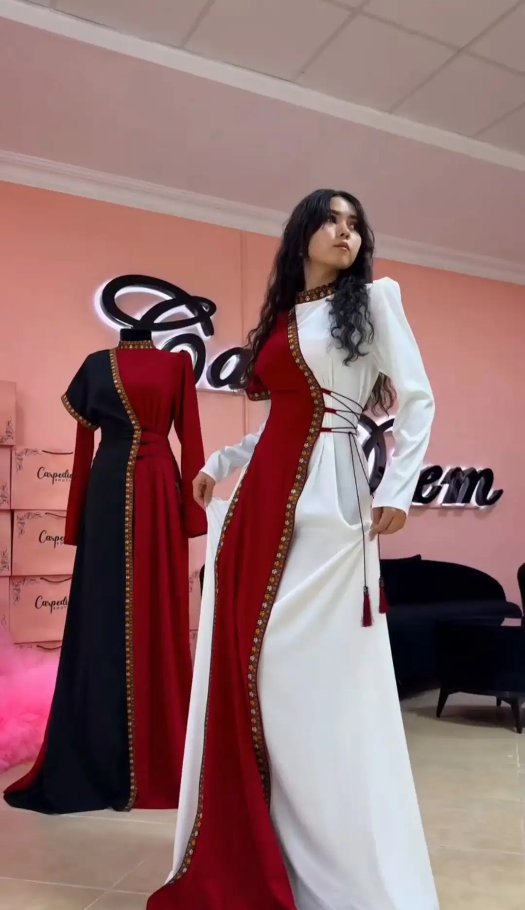 Türkmen fasonlar pombarh fasonlar Fasonlar 2025 fasonlar fason moda modalar Bezen bezen Türkmen fasonlar 2026 Türkmen fasonlar 2025 Türkmen fasonlar 2024 Türkmen fasonlar 2023 turkmenistan türkmenistan turkmen türkmen ashgabat  asgabat aşgabat balkan mary lebap dashoguz dasoguz daşoguz pombarh ponbarhat gulyupek gülýüpek stapel ştapel Gralan Çüýdeşen Abaýa Gadymy Krep Gurultaý 	Keteni Ýüpek Şifon Gipýur Lyon Welwet Atlas Kaşemir Streýç Suzana Ştapel Gülýüpek Pombarh Ýupka Gursakça Aksesuarlar Palto Penjek Okuw eşik Fata Sport eşik Uniforma Nakidka Öýme Şarf kompýuter ýaka ýaglyk Arenda köýnek 2nji el köýnek Taýyn köýnek Matalar Milli lybas milli lybaslar Toý köýnek Toý köýnekler toy koynek toy koynekler gundelik koynekler Gündelik	 
 köýnekler fata koynek Modern taze fason Eskiz koynektm turkmenkoynek türkmenkoynek fason moda moda fasonlar Iş eşik el iş	sada	ýakaly ýakasyz	keşdeli biserli	ýeňli giň nagyşly ýüregi açyk stoýka ýaka ýanly kombinasiýa 	zerli üsti aşak guşakly seçekli gysga ýeňli Toý köýnek, Modern el iş, ýakasyz, ýeňli, giň, kombinasiýa, stoýka ýaka, nagyşly 17-25, 26-35 Gara, Ak, Gyzyl yaz Taýyn köýnek